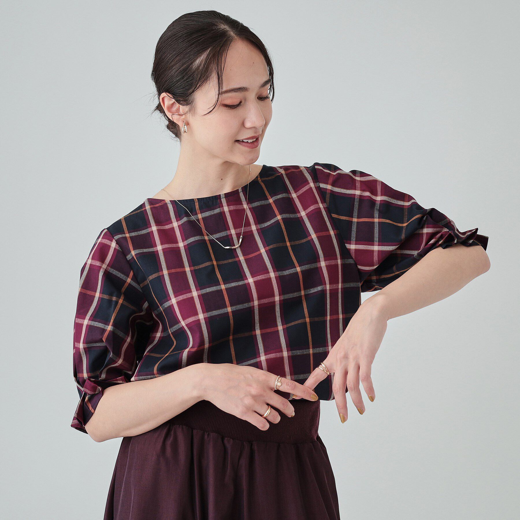 SHOO･LA･RUE「【洗える/イージーケア】腕周りがキレイに見える 5分袖ブラウス」|シャツ・ブラウス|ボルドー(264)