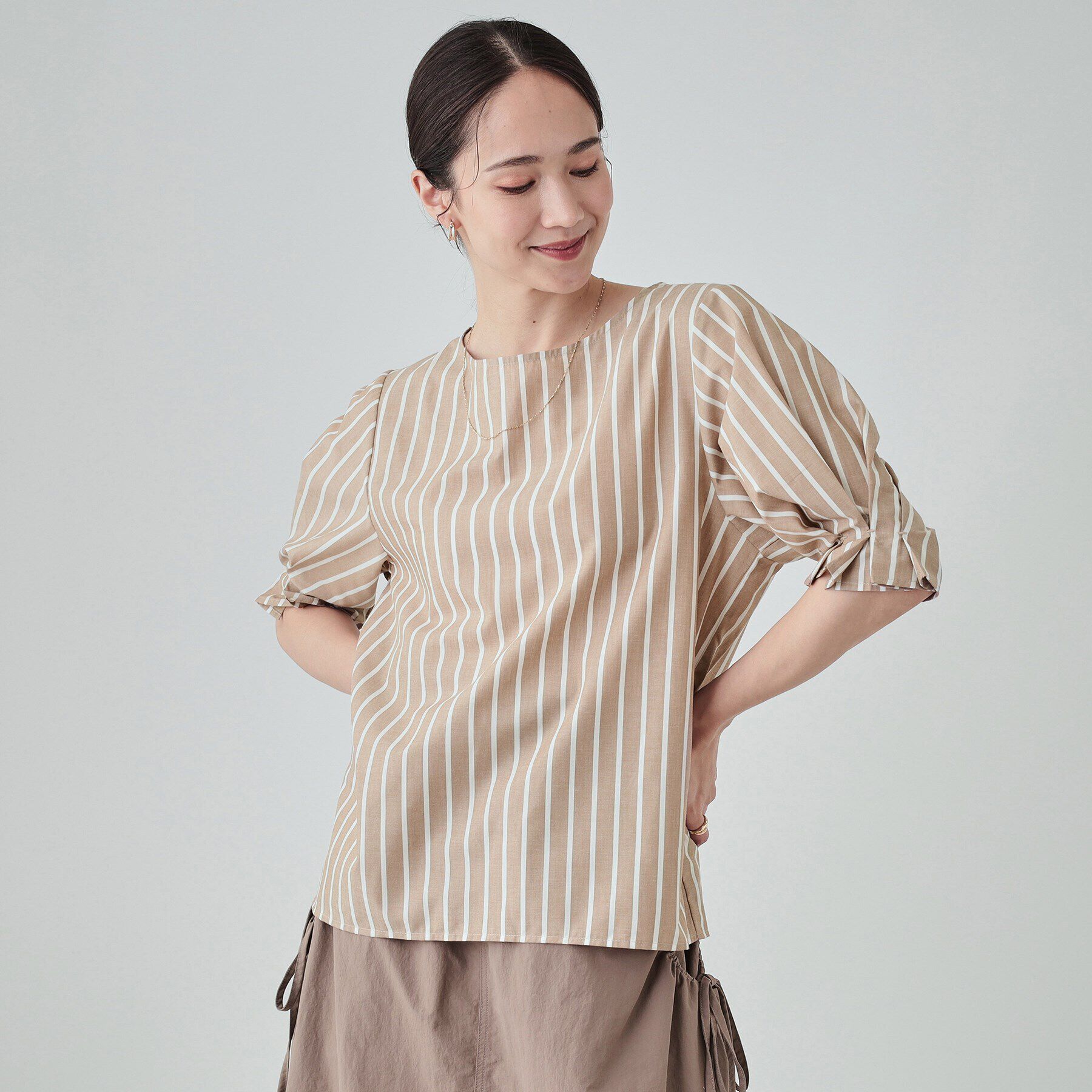 SHOO･LA･RUE「【洗える/イージーケア】腕周りがキレイに見える 5分袖ブラウス」|シャツ・ブラウス|ベージュ(352)