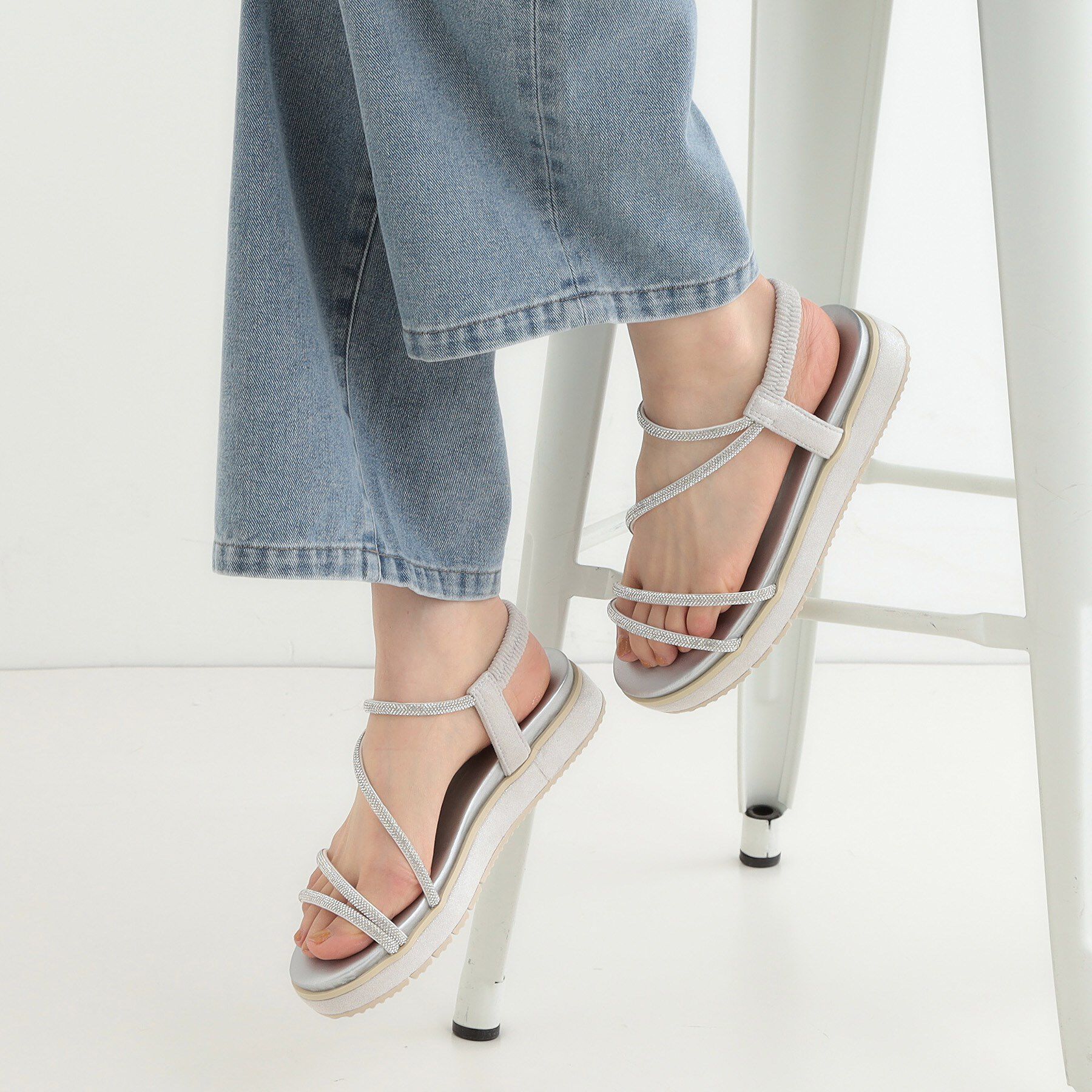 SHOO･LA･RUE「キラキラループサンダル」|サンダル|