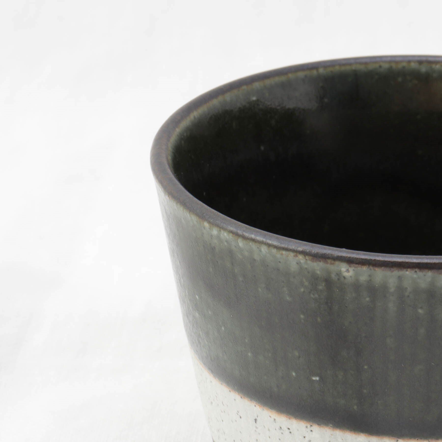 212 KITCHEN STORE「掛け分け マグカップ 黒土 GR」|グラス・マグカップ|