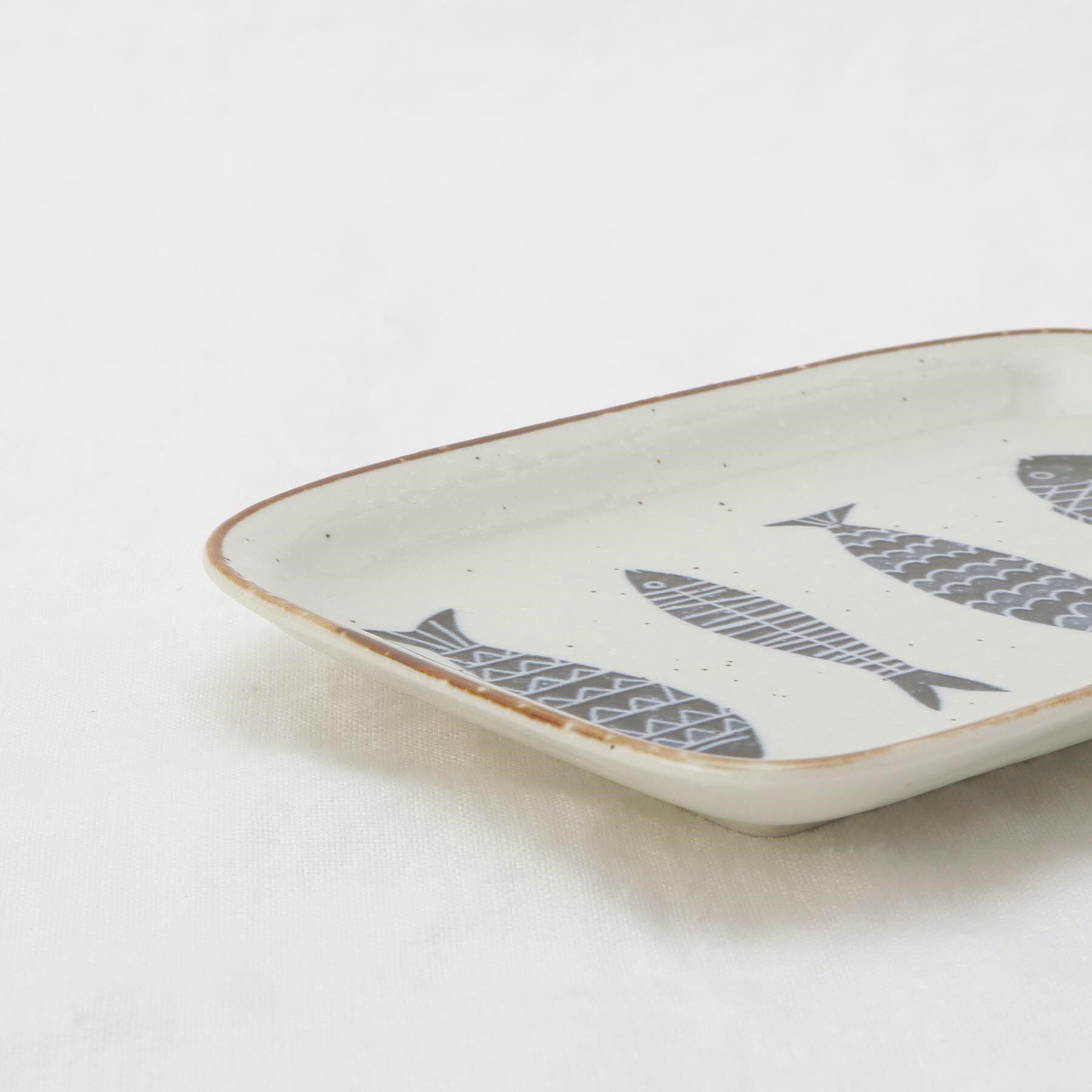 212 KITCHEN STORE「魚器 角小皿 NV」|食器・キッチングッズ|