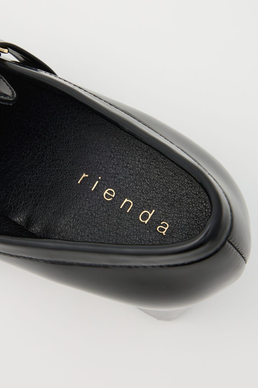 rienda「チェーン付きスリムトゥローファーパンプス」|パンプス|