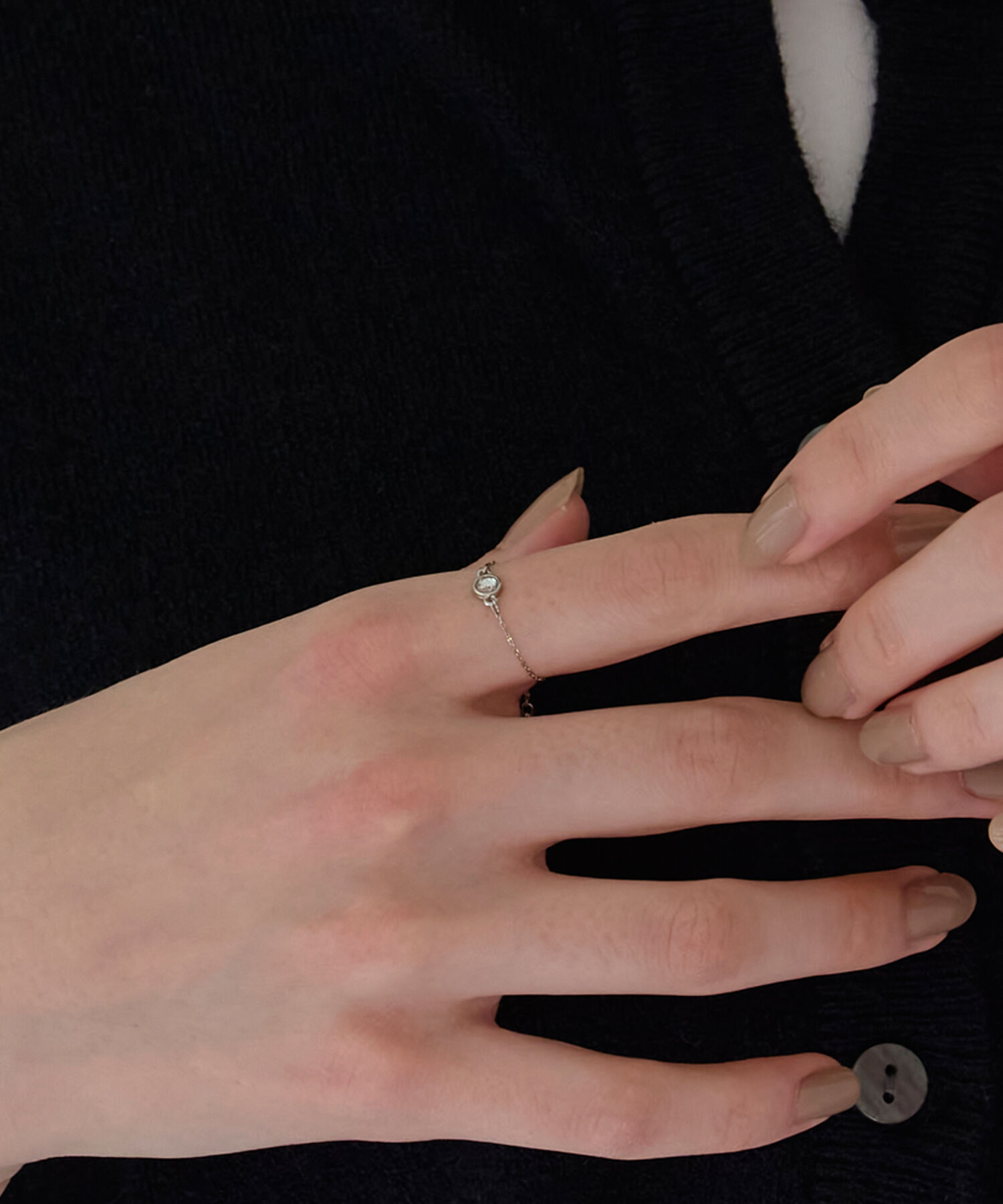 Phoebe「≪サイズ調整可能≫【金属アレルギー対応】プチベゼルストーンチェーンリング　シルバー」|リング|