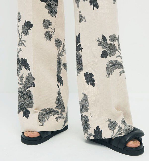 CABaN「モノトーンフラワープリント フレアパンツ」|チノ|