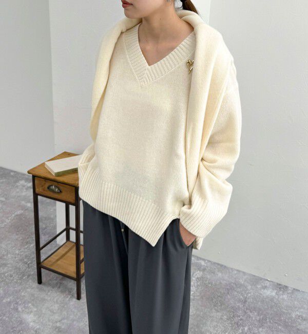 fredy emue「CASHMILE WOOL Vネックプルオーバー（ブローチ付き）」|ニット・セーター|