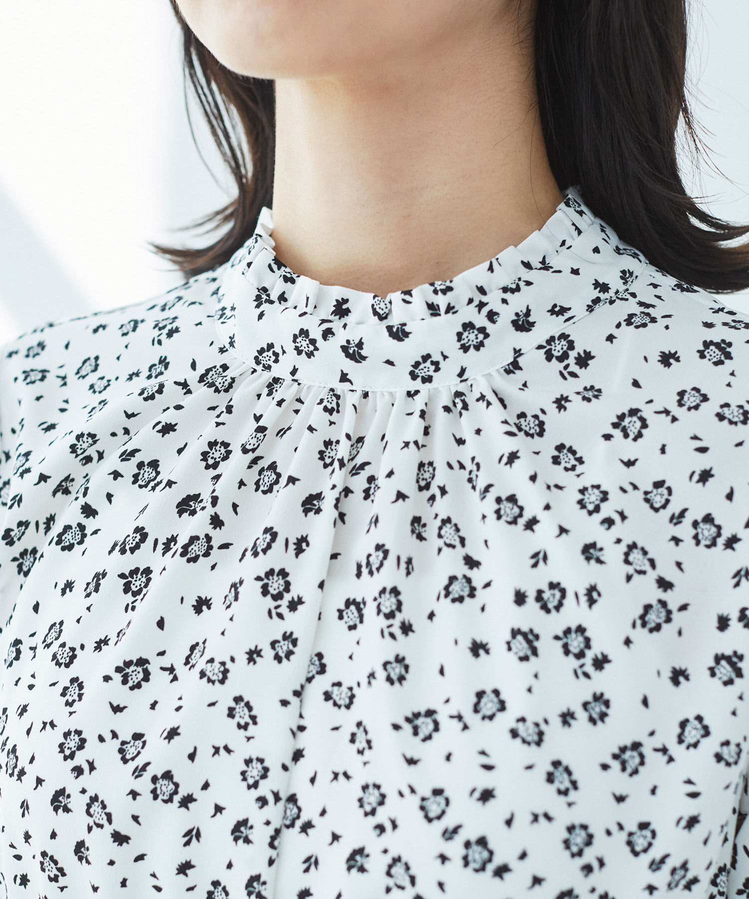 VIS「【一部店舗/WEB限定】【洗える】ハイネックフリルフラワープリントワンピース」|ワンピース|