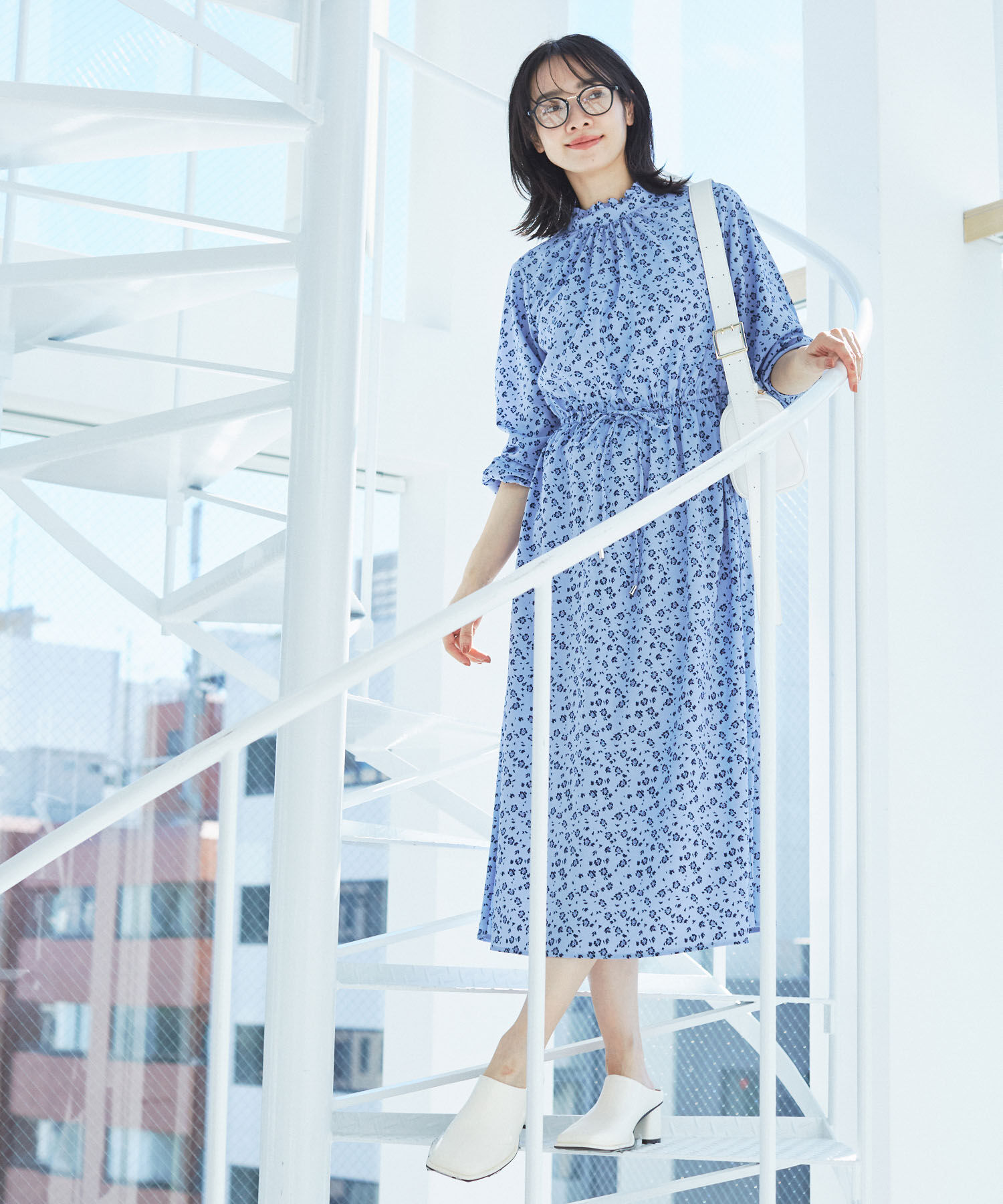 VIS「【一部店舗/WEB限定】【洗える】ハイネックフリルフラワープリントワンピース」|ワンピース|