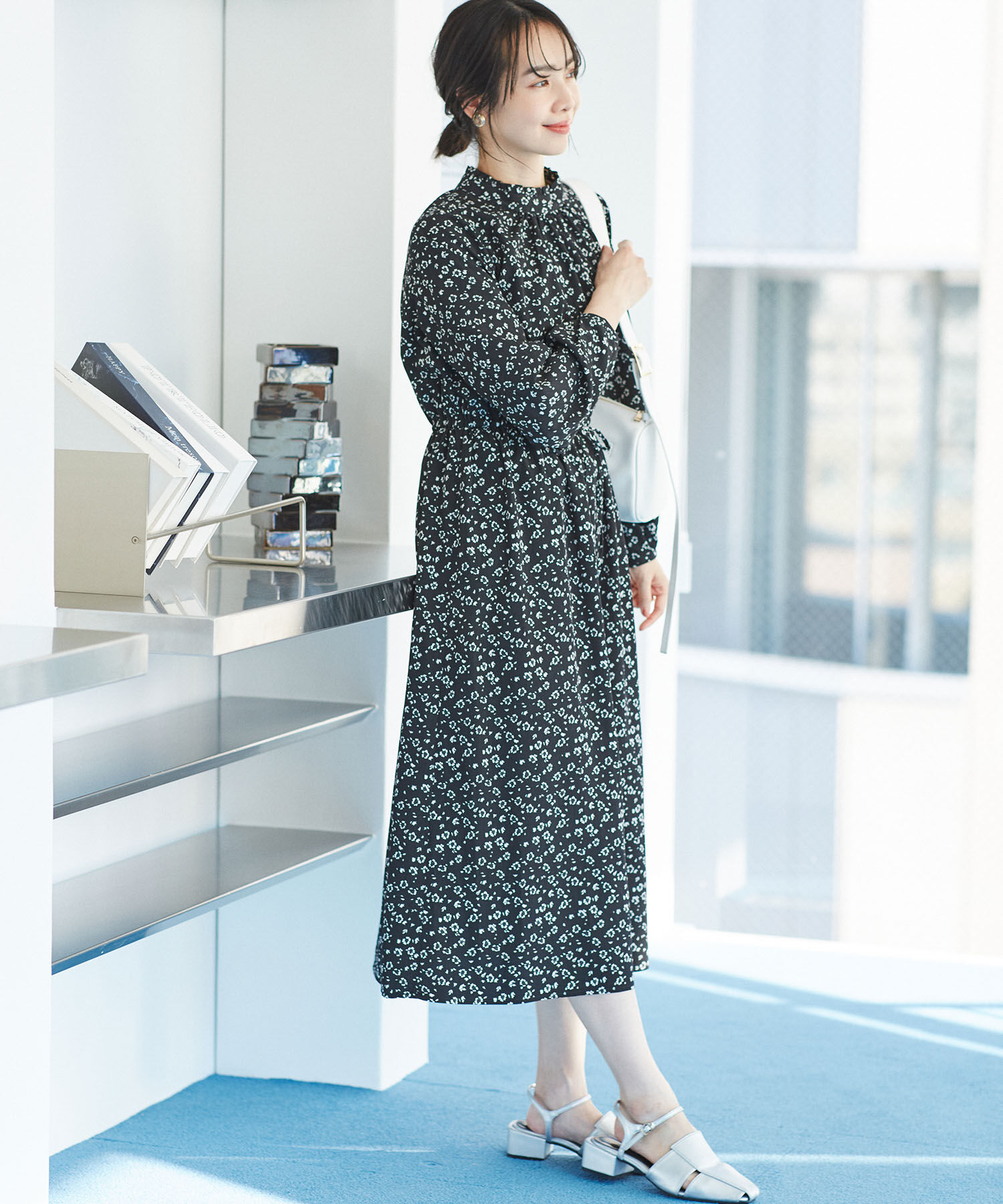 VIS「【一部店舗/WEB限定】【洗える】ハイネックフリルフラワープリントワンピース」|ワンピース|