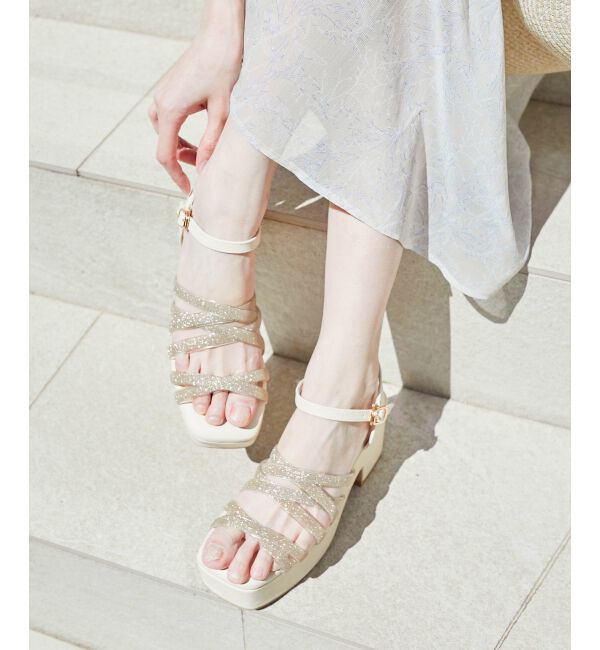 MAJESTICLEGON「シャイニークリアクロスサンダル」|サンダル|ゴールド