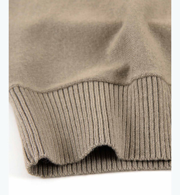 ur's「【星玲奈さんコラボアイテム】ハイネックドルマンスリーブニット」|ニット・セーター|