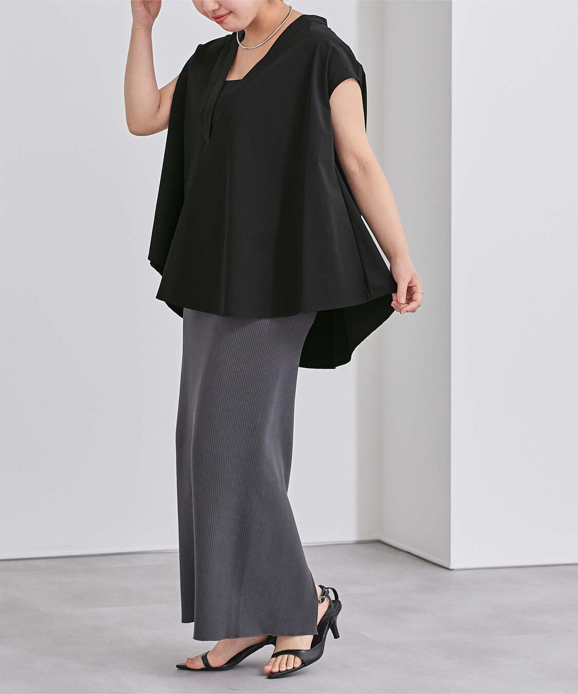 ur's「【星玲奈さんコラボアイテム】ディープVネックボウタイブラウス」|シャツ・ブラウス|