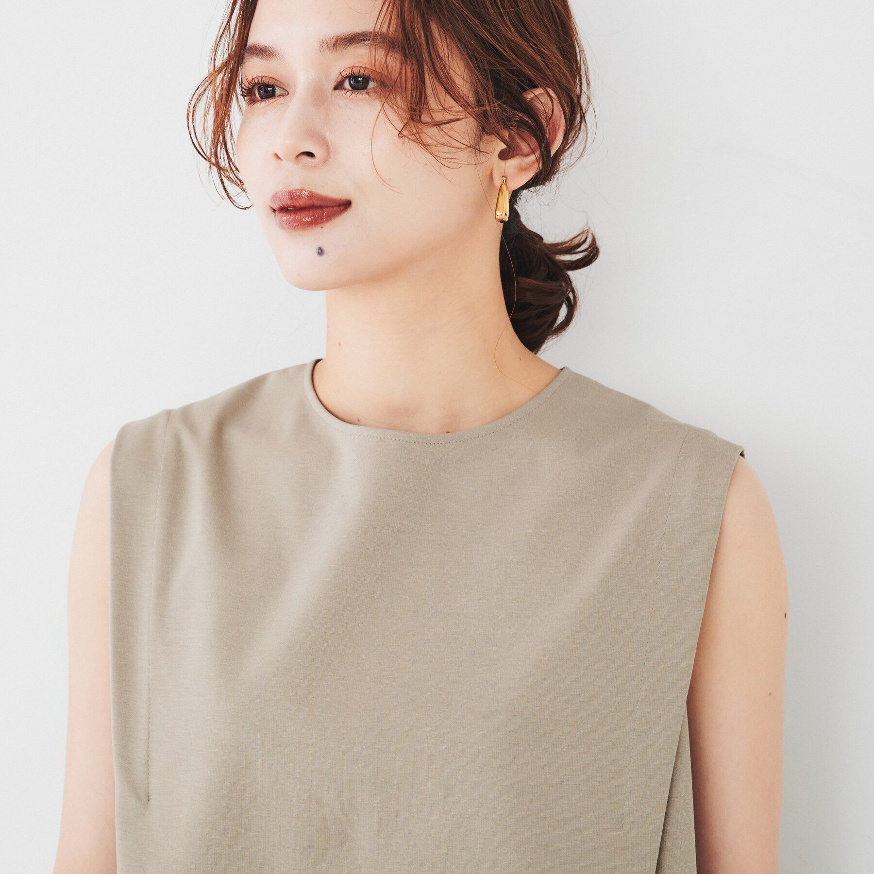 UNTITLED「【二の腕スッキリ/なめらか素材】タックノースリーブ」|Tシャツ・カットソー|