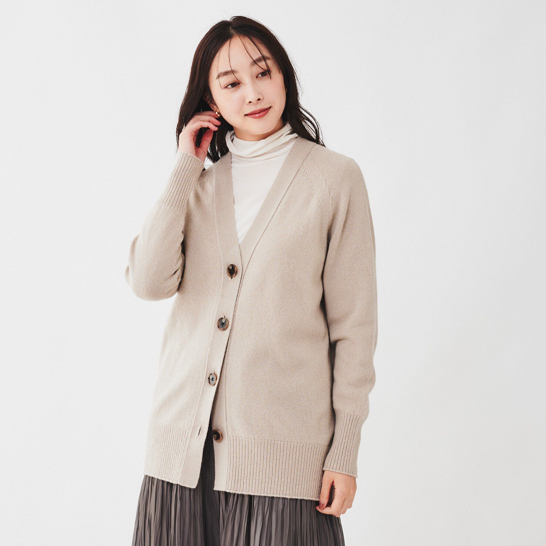 UNTITLED「ウールシルクカシミヤミックス Vネックカーディガン」|カーディガン|ライトベージュ(05