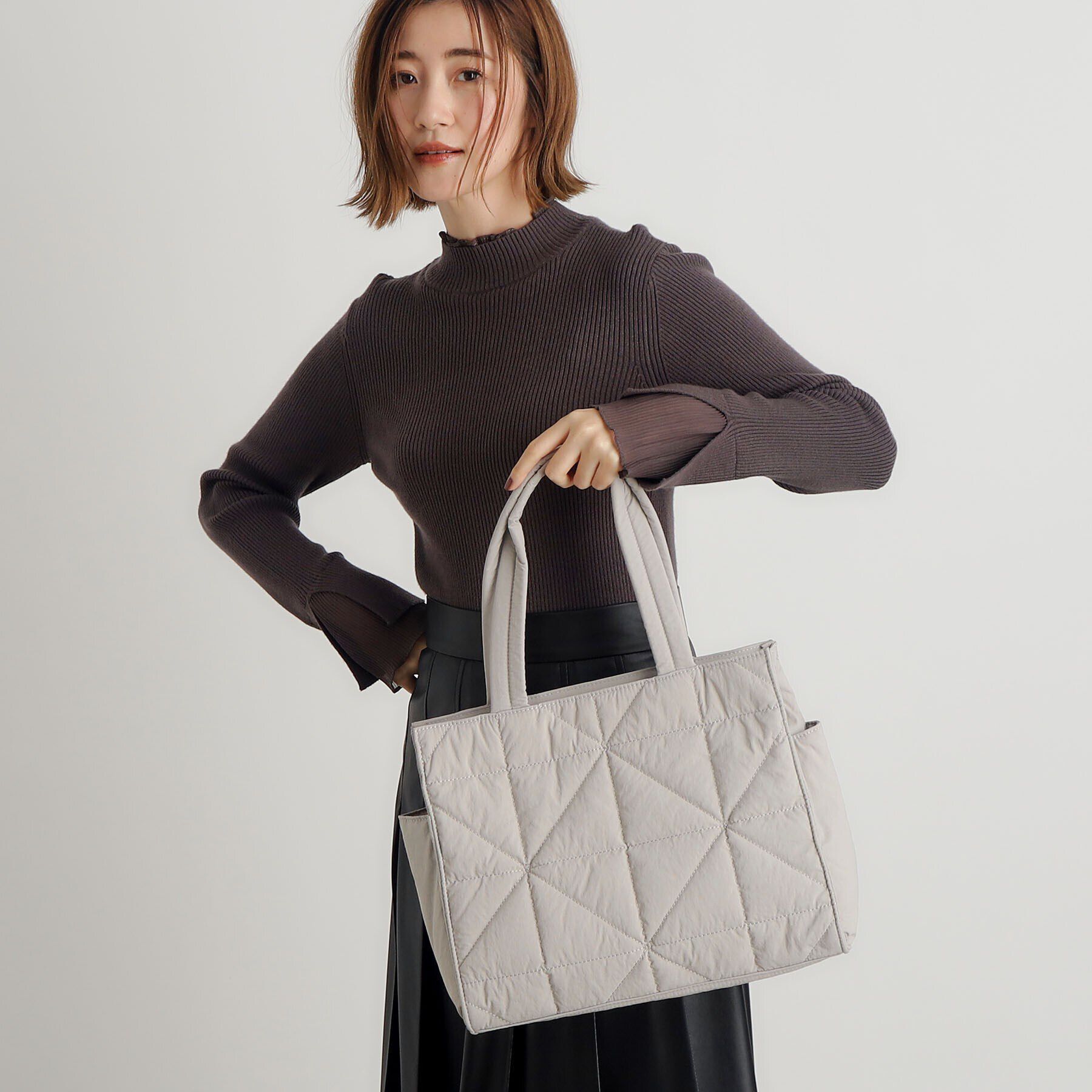 grove「【A4・軽量】キルト多ポケトート」|トートバッグ|ライトグレー(011