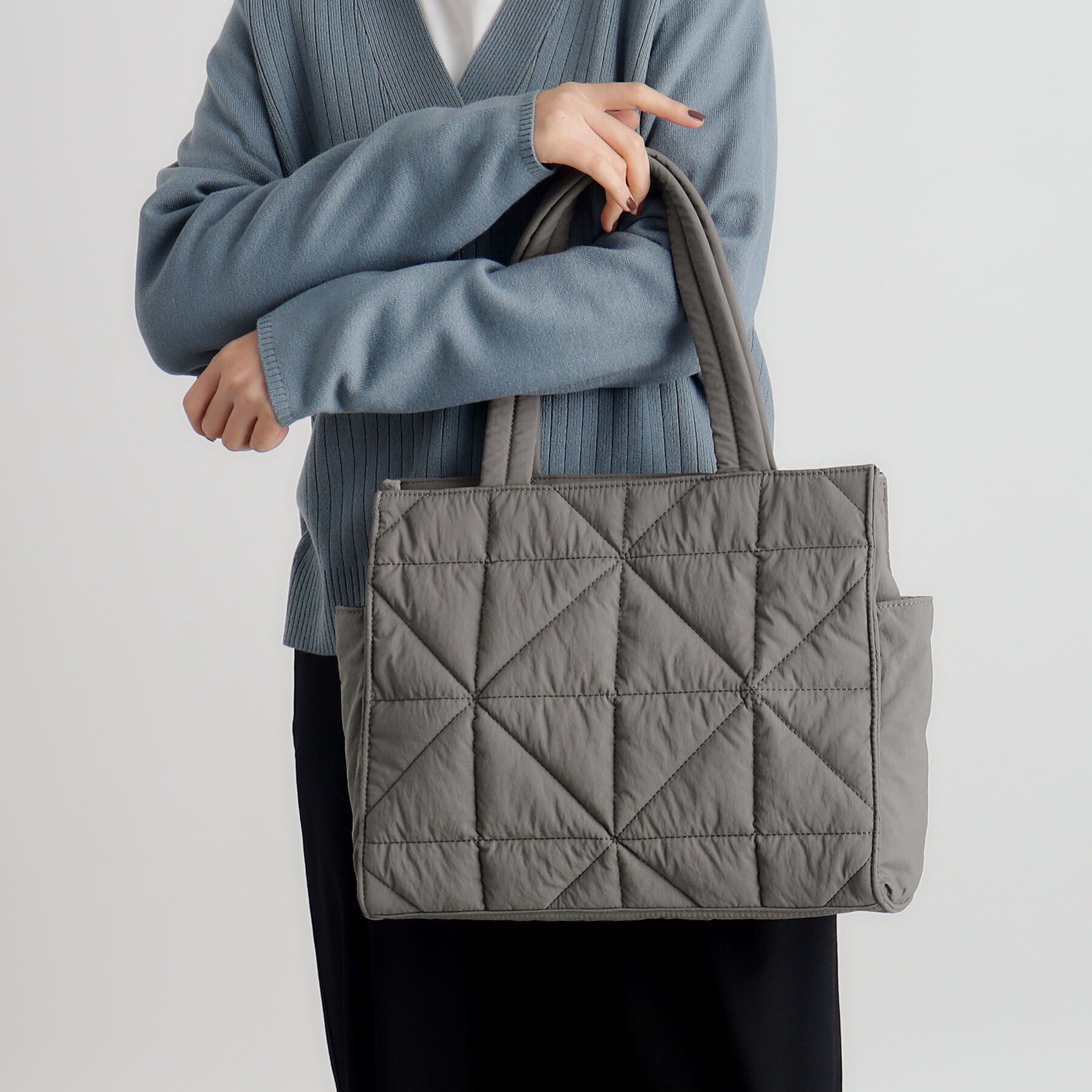 grove「【A4・軽量】キルト多ポケトート」|トートバッグ|チャコールグレー(0