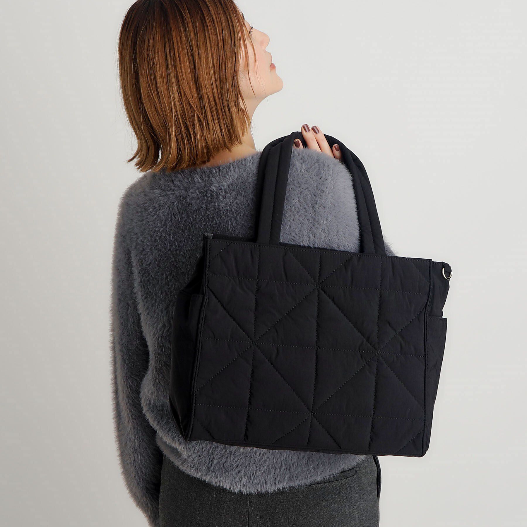 grove「【A4・軽量】キルト多ポケトート」|トートバッグ|ブラック(019)