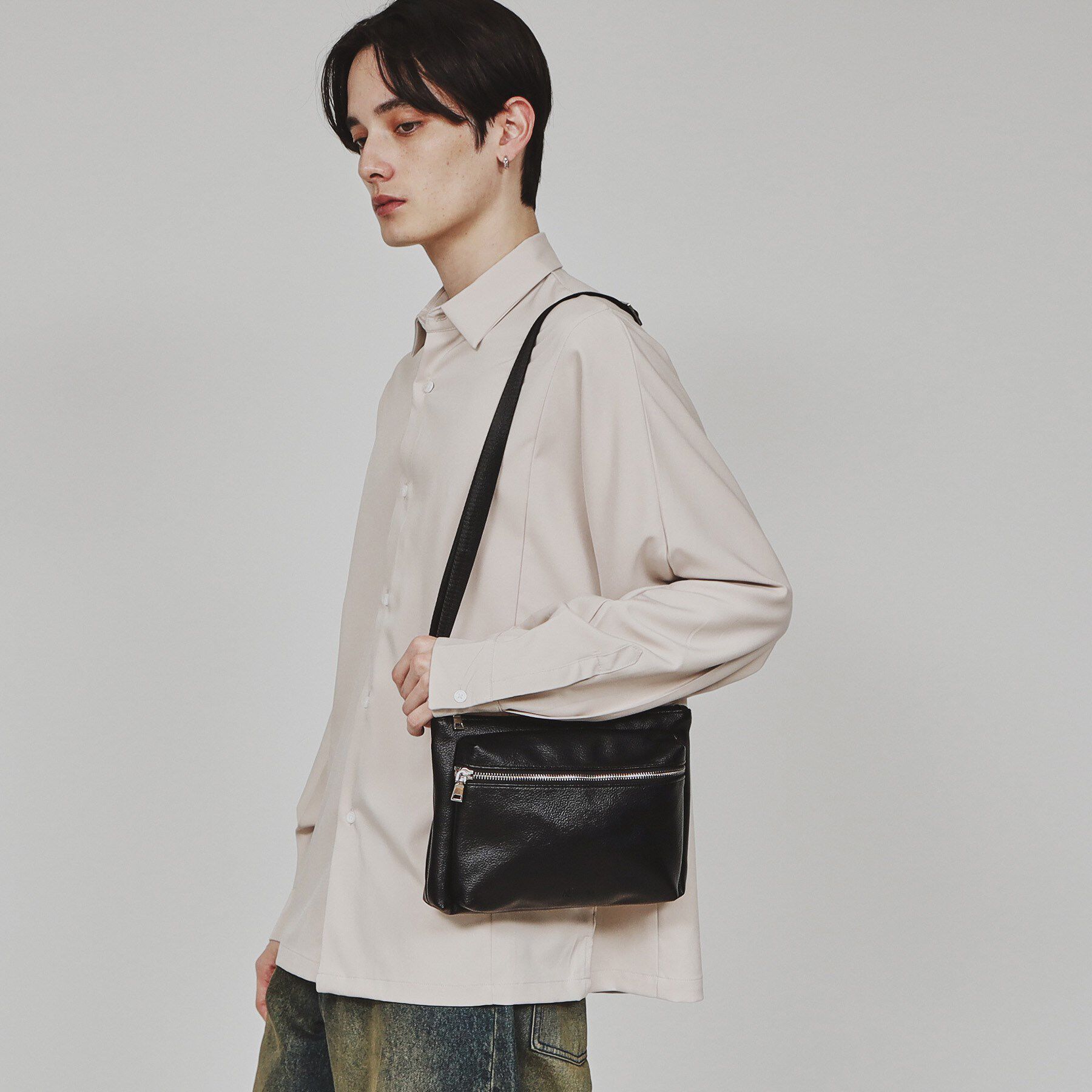 tk.TAKEO KIKUCHI「コンパクトサコッシュ」|ショルダー・メッセンジャー|ブラック(019)