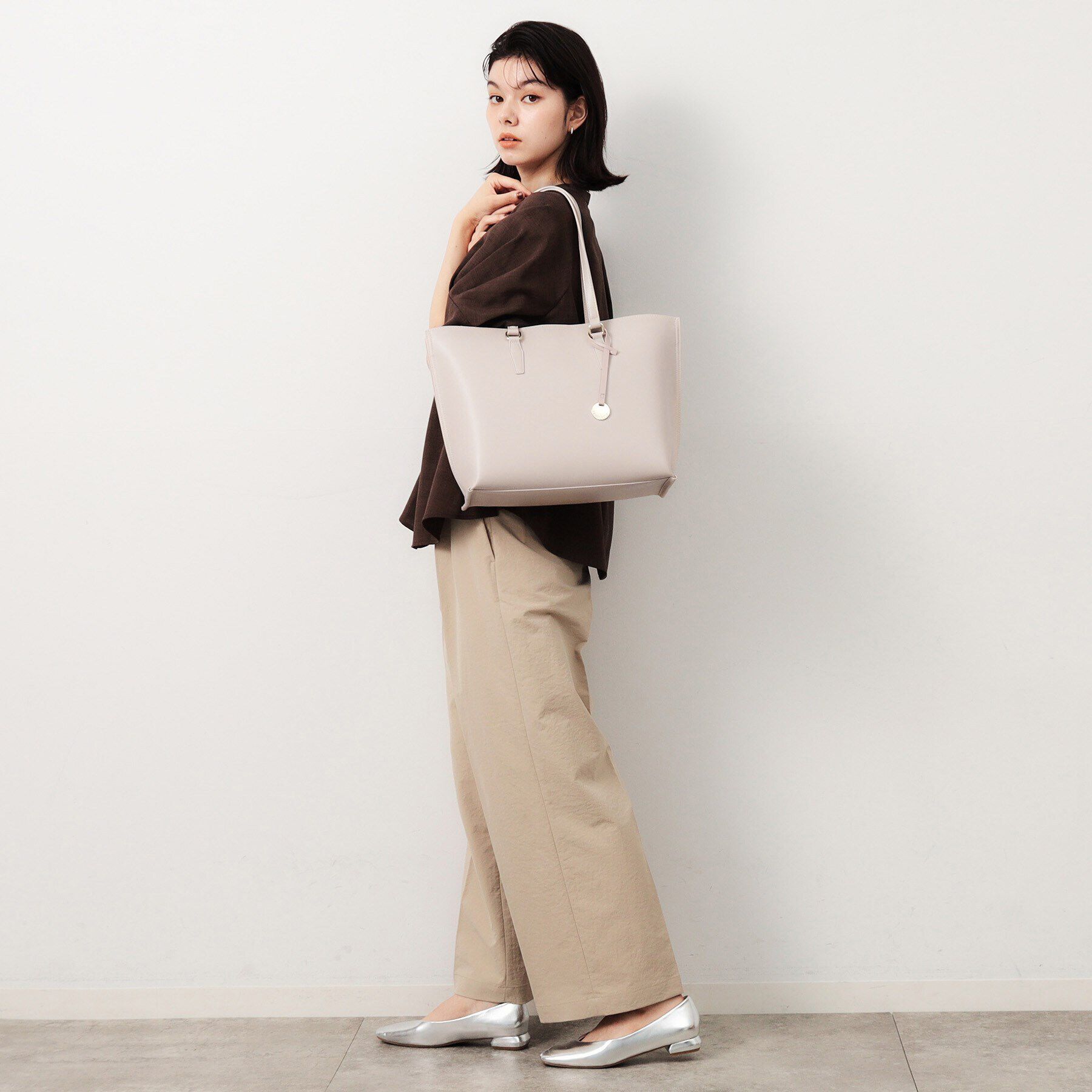 OPAQUE.CLIP「【A4サイズ対応／通勤対応】バイカラースムース合皮トートバッグ」|トートバッグ|