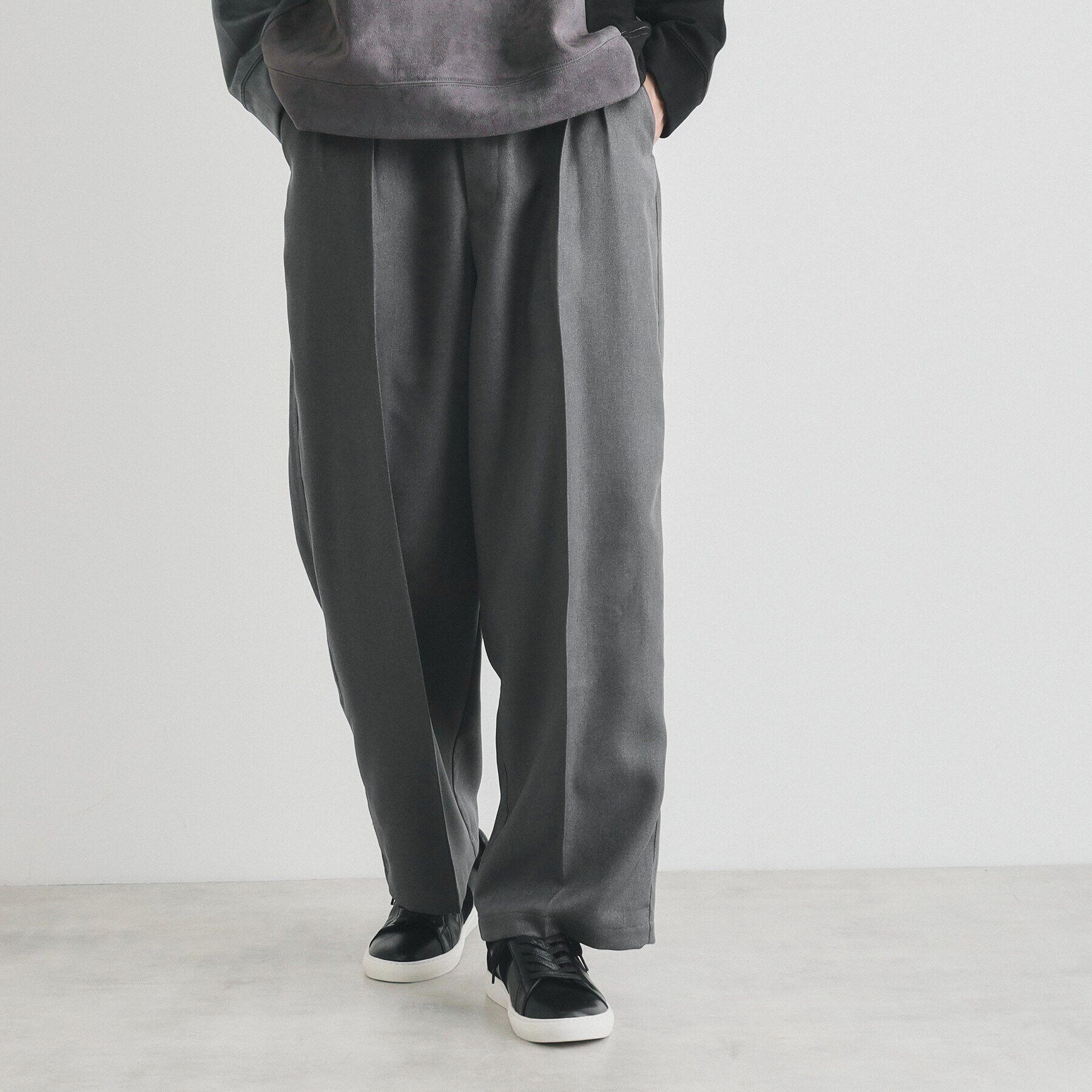 THE SHOP TK「ツータックワイドストレートスラックス ツイル／デニム」|その他|チャコールグレー(0
