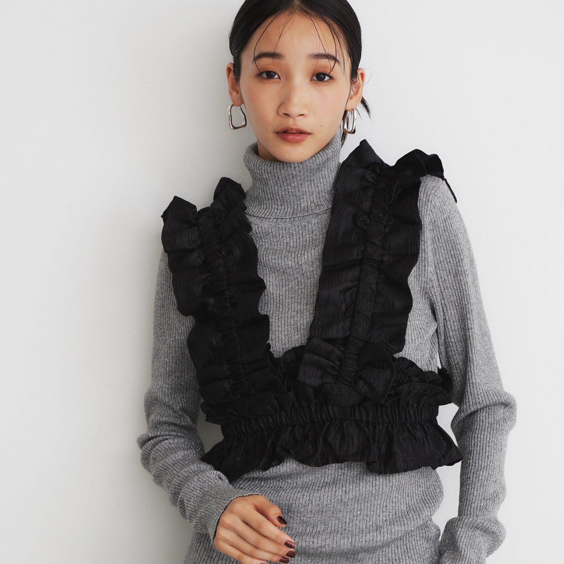 THE SHOP TK「ブライトフリルビスチェ」|ベスト・ジレ|ﾌﾞﾗｯｸ(019)