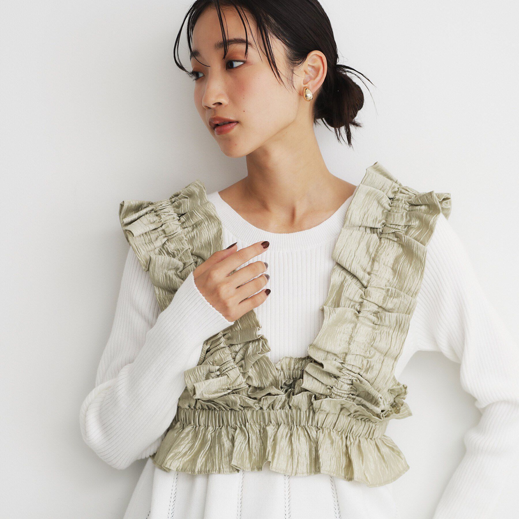 THE SHOP TK「ブライトフリルビスチェ」|ベスト・ジレ|ﾍﾞｰｼﾞｭ(052)