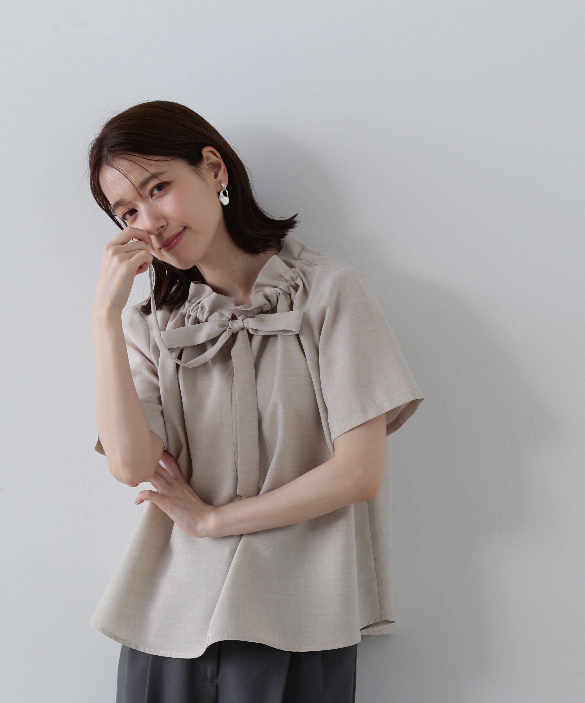  「ドライタッチポプリンフリルリボンタイブラウス」|シャツ・ブラウス|ベージュ