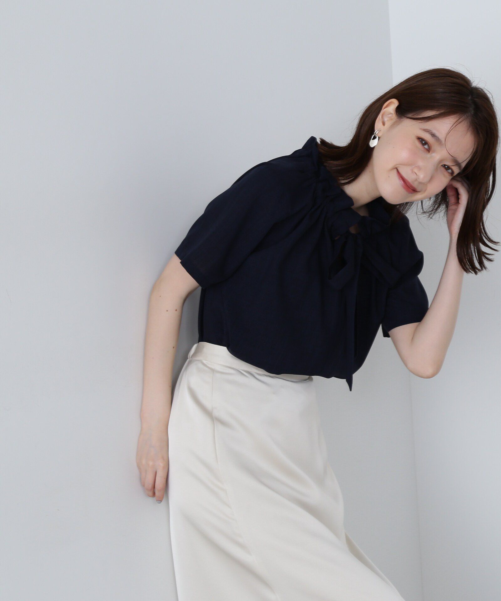  「ドライタッチポプリンフリルリボンタイブラウス」|シャツ・ブラウス|ネイビー