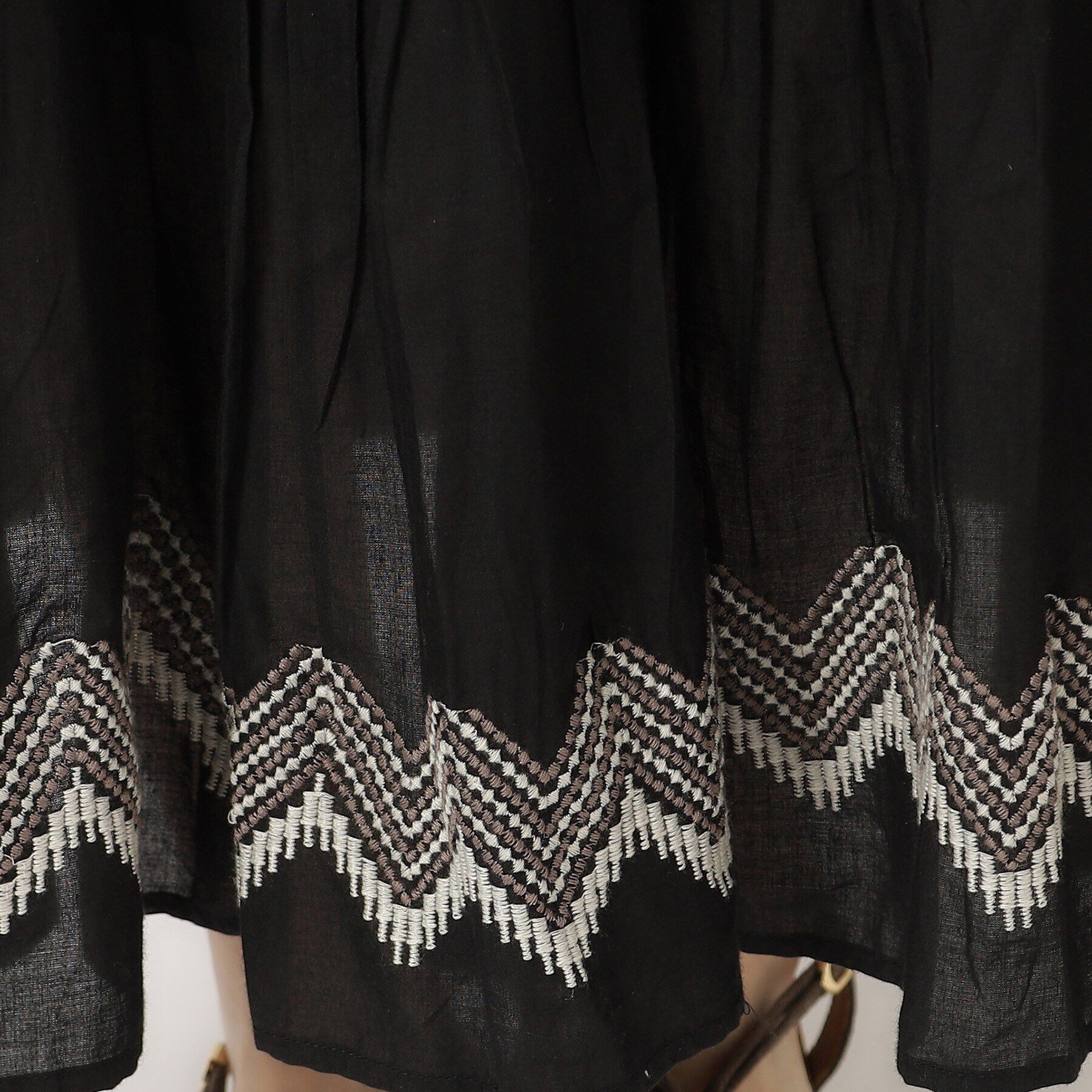 SHOO･LA･RUE「【洗える/インド綿100％】ふわっと揺れる ティアード刺繍スカート」|スカート|