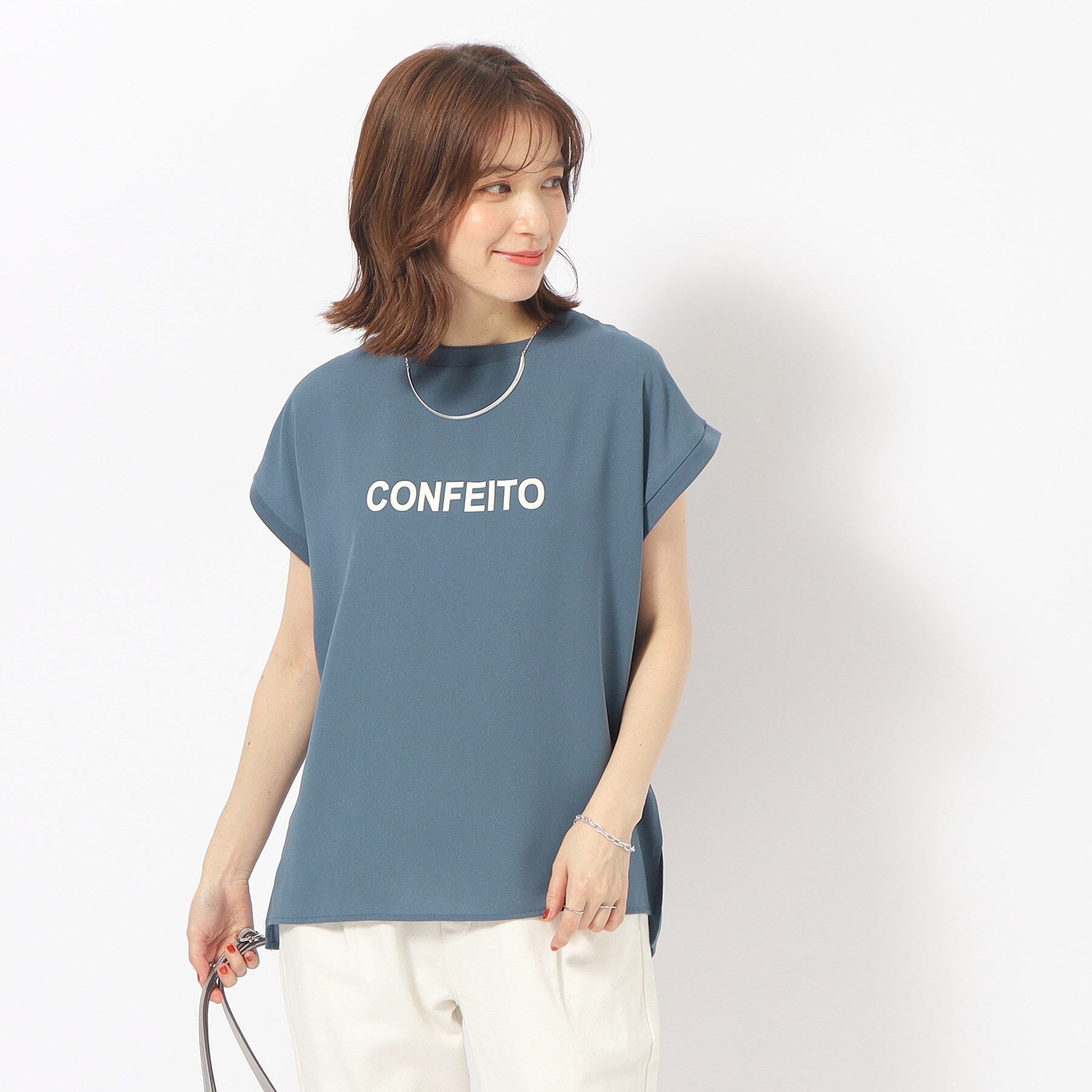 SHOO･LA･RUE「大人のフェミニンカジュアルに シアージョーゼットロゴTシャツ」|Tシャツ・カットソー|