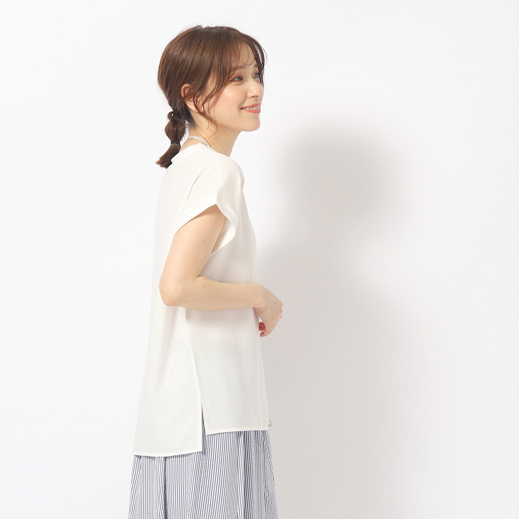 SHOO･LA･RUE「大人のフェミニンカジュアルに シアージョーゼットロゴTシャツ」|Tシャツ・カットソー|