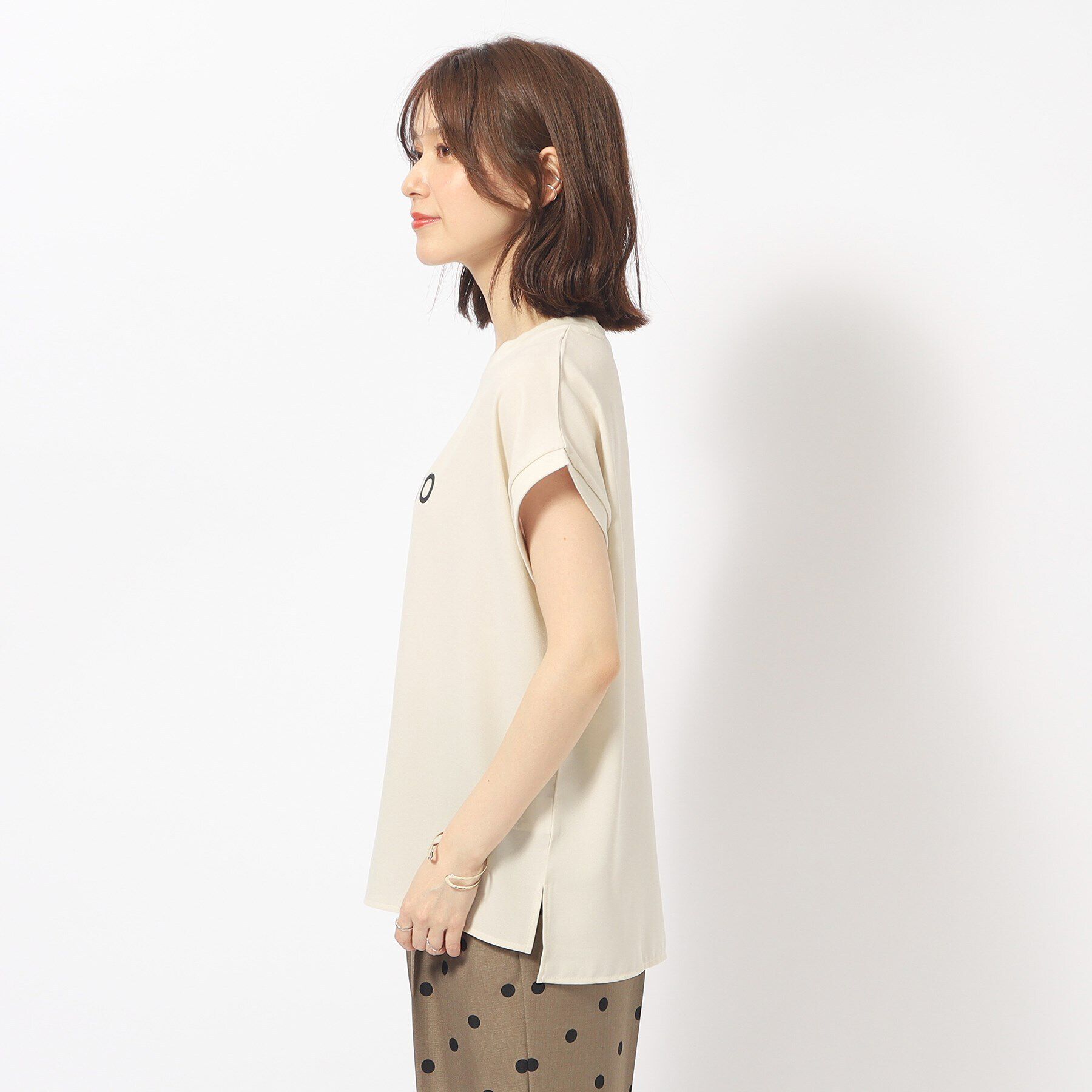 SHOO･LA･RUE「大人のフェミニンカジュアルに シアージョーゼットロゴTシャツ」|Tシャツ・カットソー|