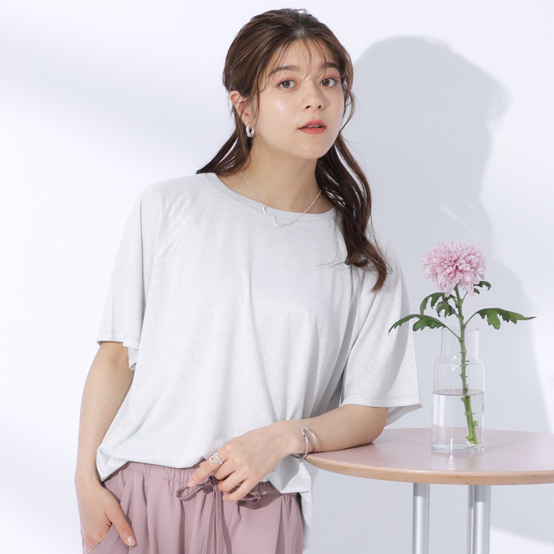 SHOO･LA･RUE「【セットアップ可】きらっとラメが華やか ステッチゆるトップス」|Tシャツ・カットソー|ホワイト(002)