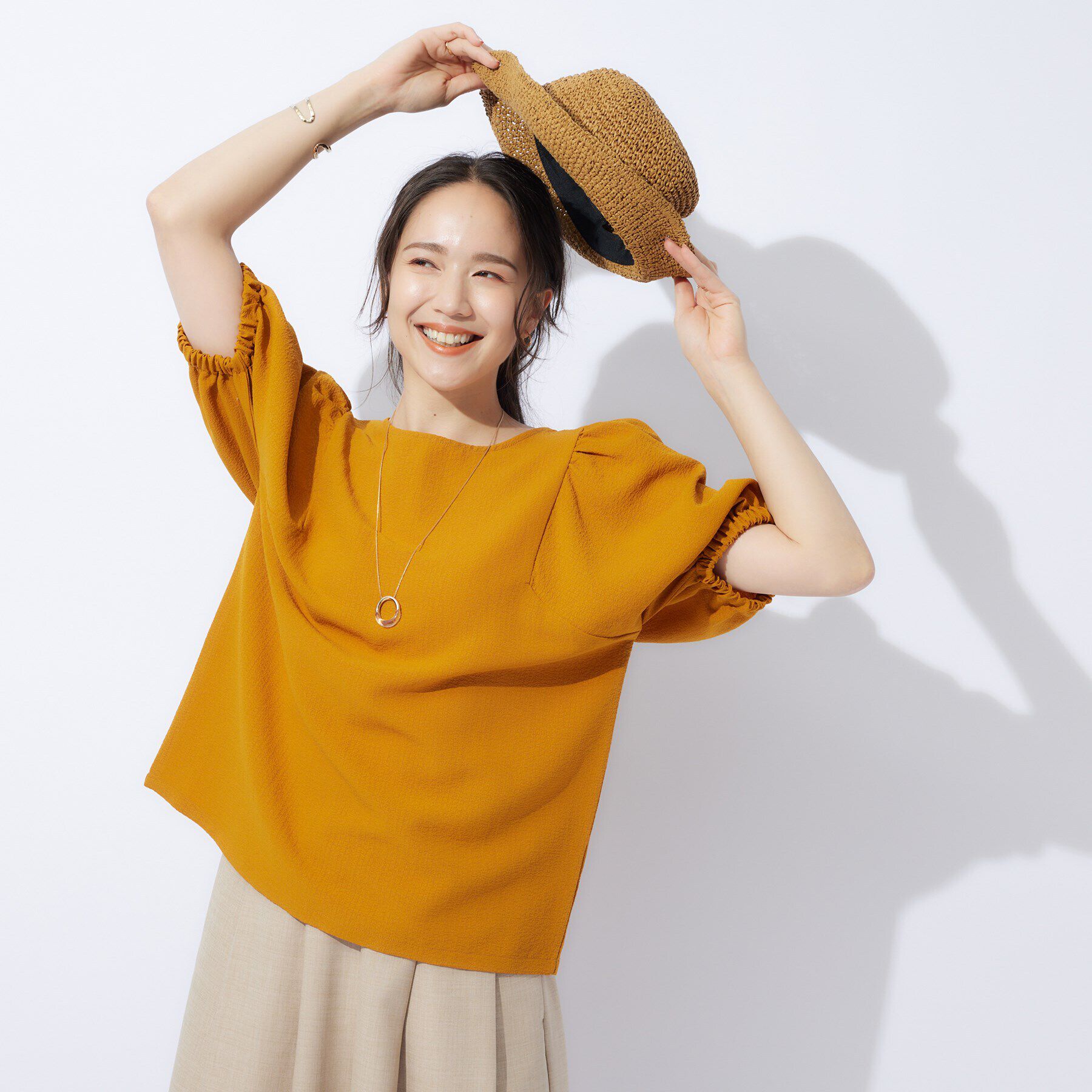 SHOO･LA･RUE「【洗える】1枚で大人可愛く ギャザー袖 しぼしぼブラウス」|シャツ・ブラウス|