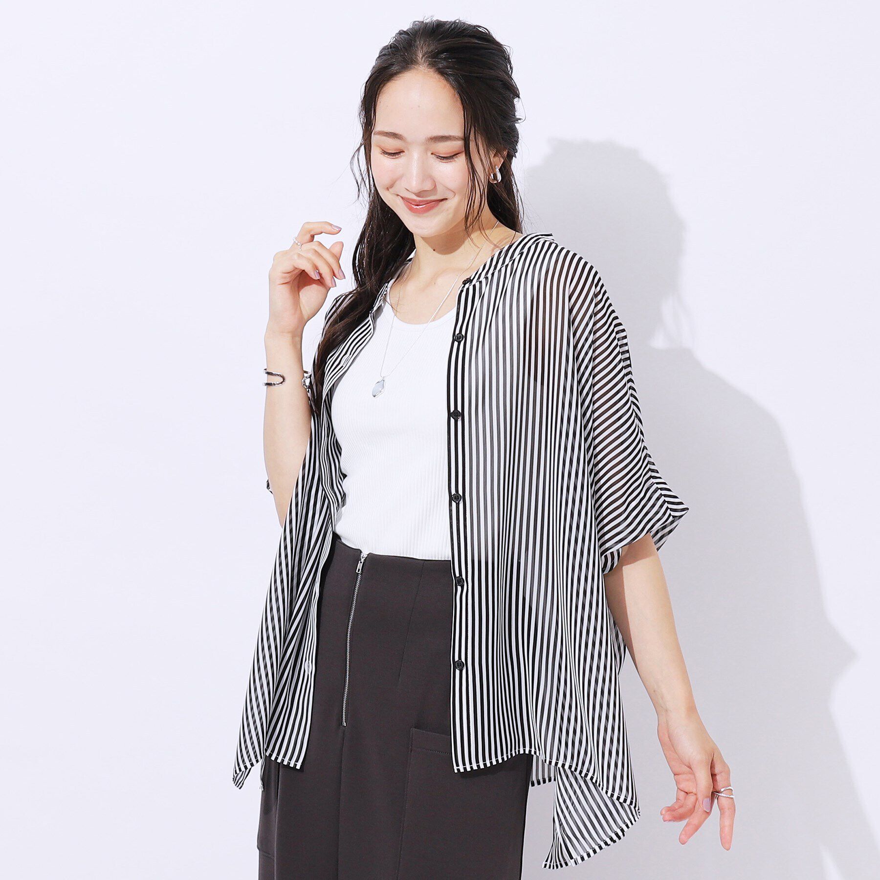 SHOO･LA･RUE「【洗える】大人っぽいシアー感 バンドカラーポンチョシャツ」|シャツ・ブラウス|ブラック(319)