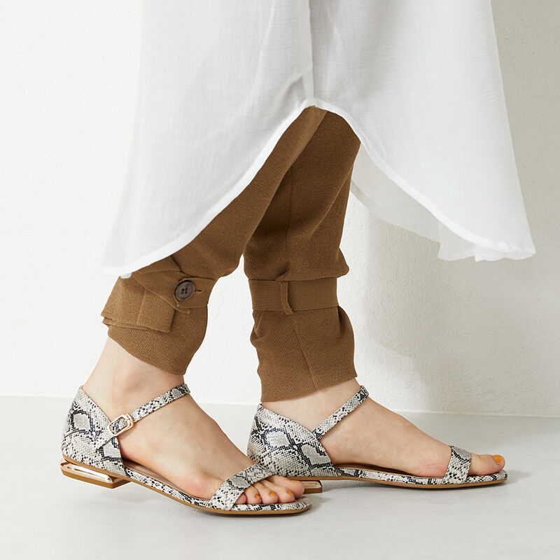 ORiental TRaffic「【アウトレット価格】メタリックヒールフラットサンダル/31204」|サンダル|BLACK/BEIGE