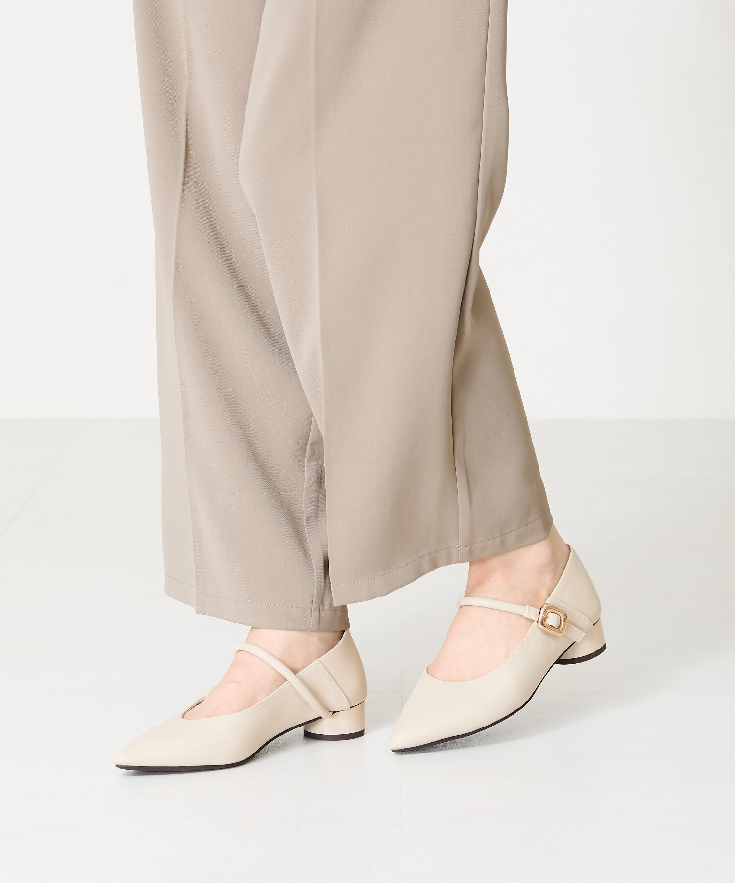 WA Oriental TRaffic「●隠しゴム付き●ポインテッドトゥ ストラップバブーシュ /42304 厚手クッション ヒール3cm 柔らかい」|パンプス|