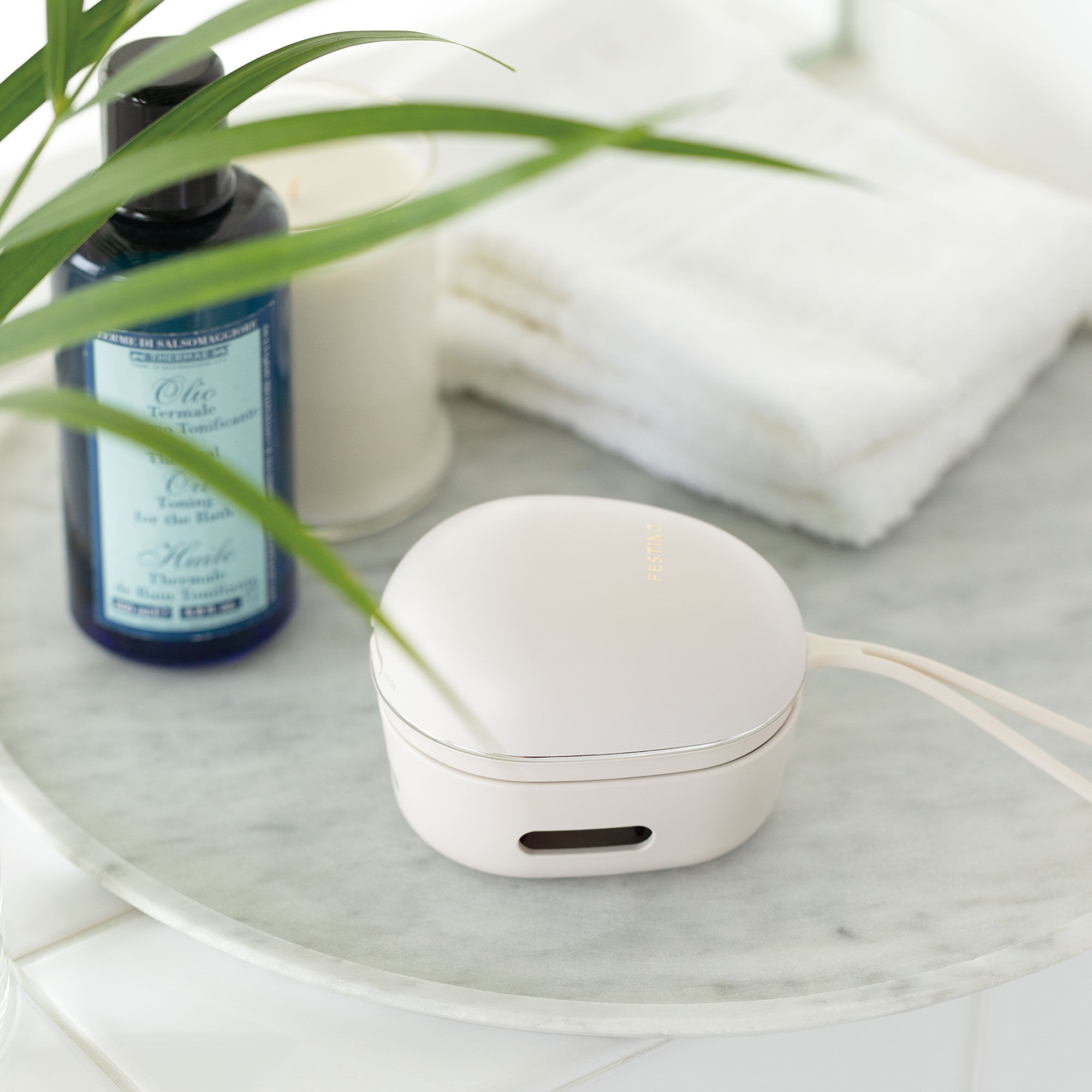 FESTINO「フェスティノ 充電式 EMSヘッドスパ ミニ」|コスメ雑貨|ホワイト