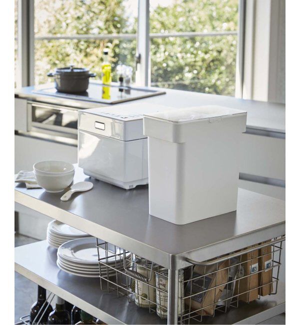 journal standard Furniture「《WEB限定》【tower/タワー】密閉 袋ごと米びつ 5kg 計量カップ付」|食器・キッチングッズ|