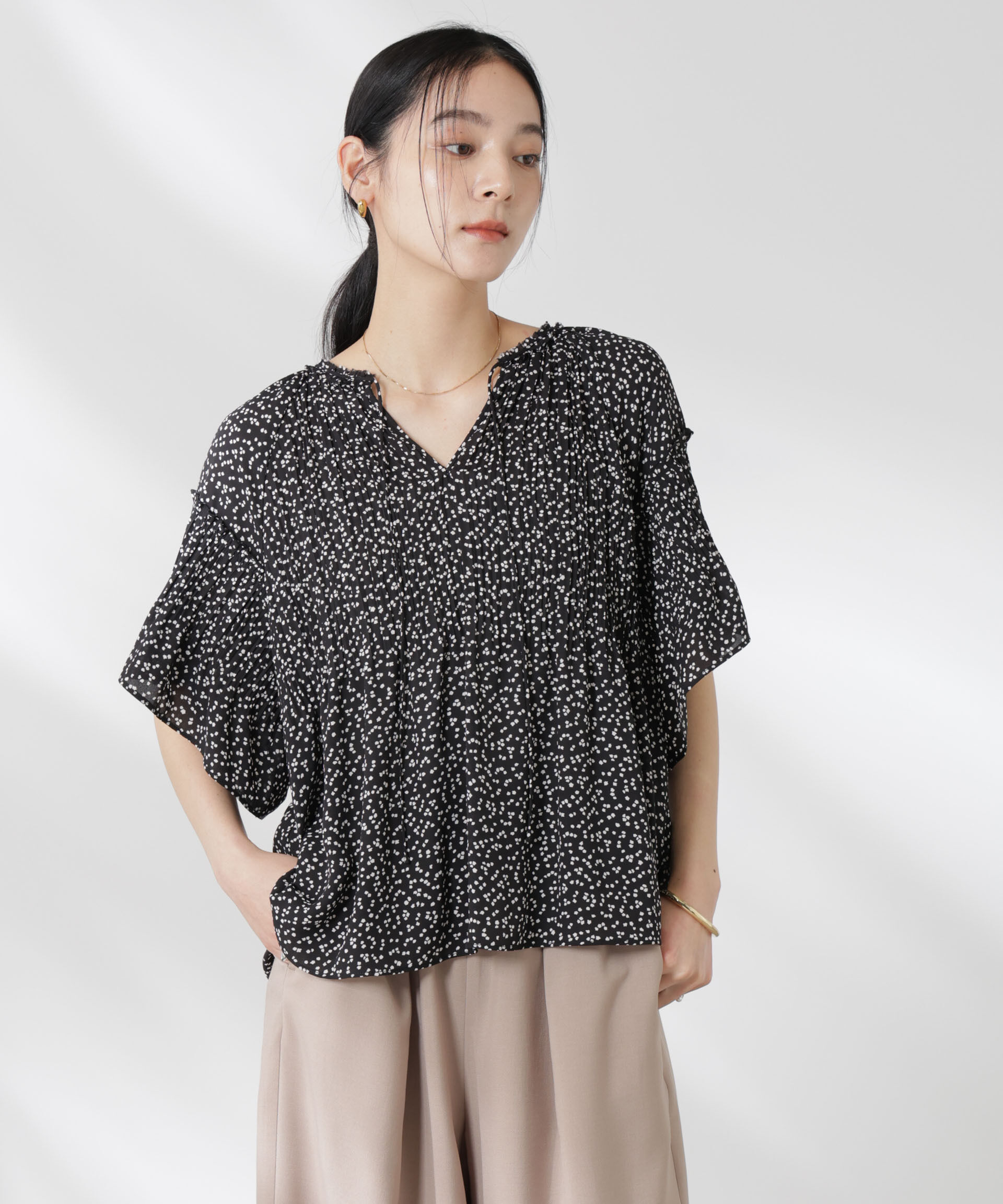 nano･universe「ランダムドットプリーツブラウス」|シャツ・ブラウス|