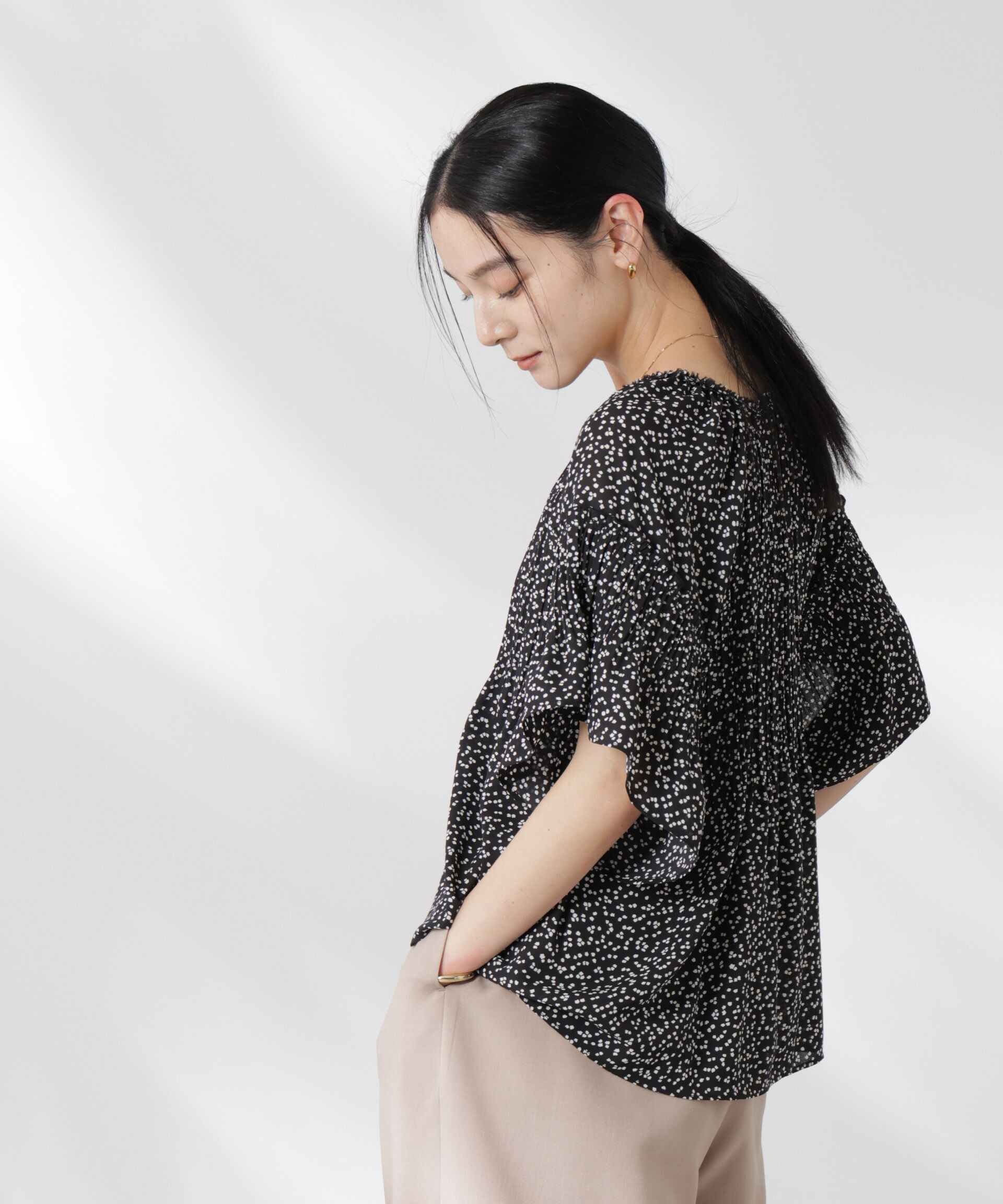 nano･universe「ランダムドットプリーツブラウス」|シャツ・ブラウス|