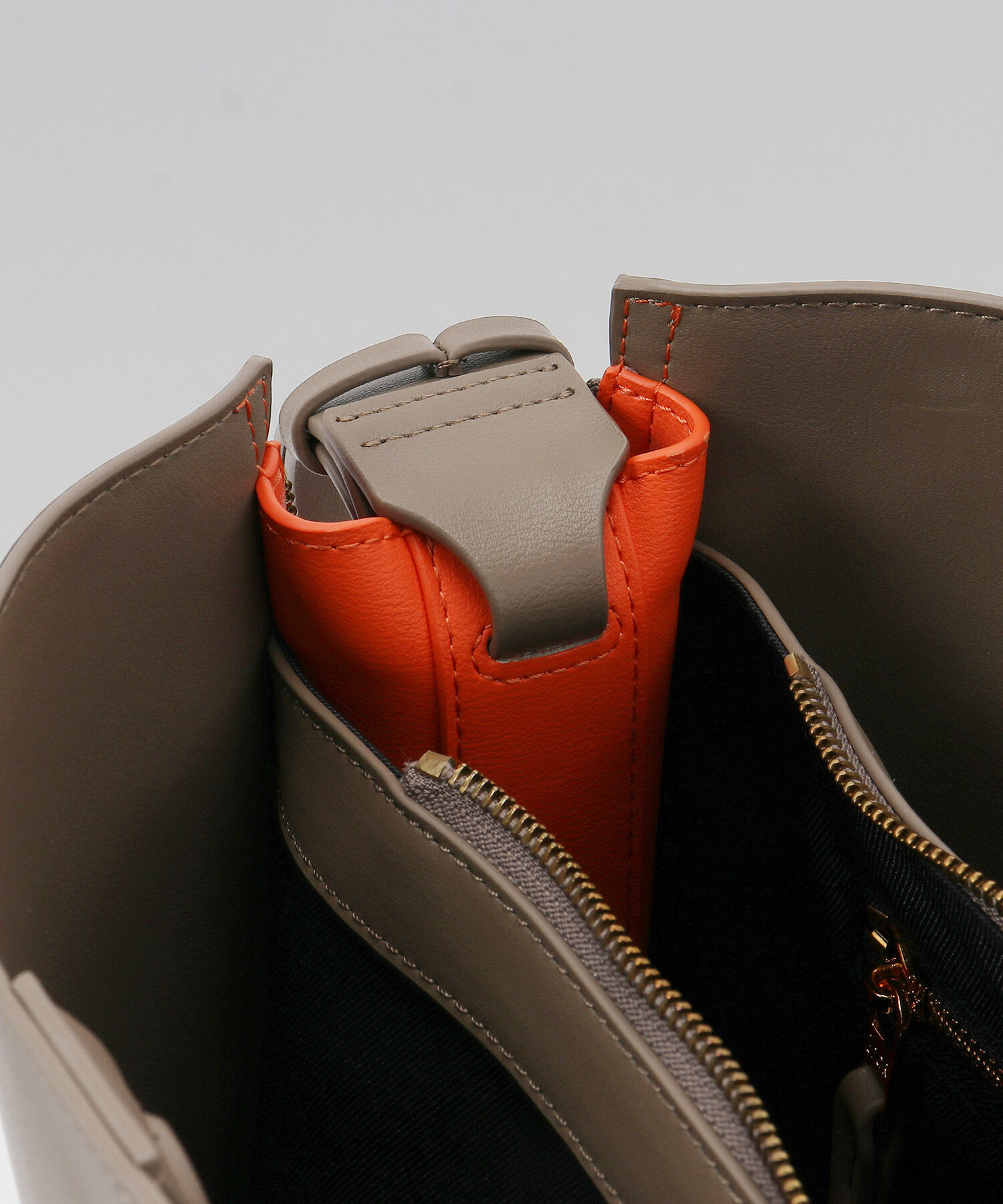 E'POR「【A4対応】【通勤】【E'POR】Y BAG Shoulder Large（サイドジップショルダーバッグ）【WEB限定/一部店舗限」|ショルダー・メッセンジャー|