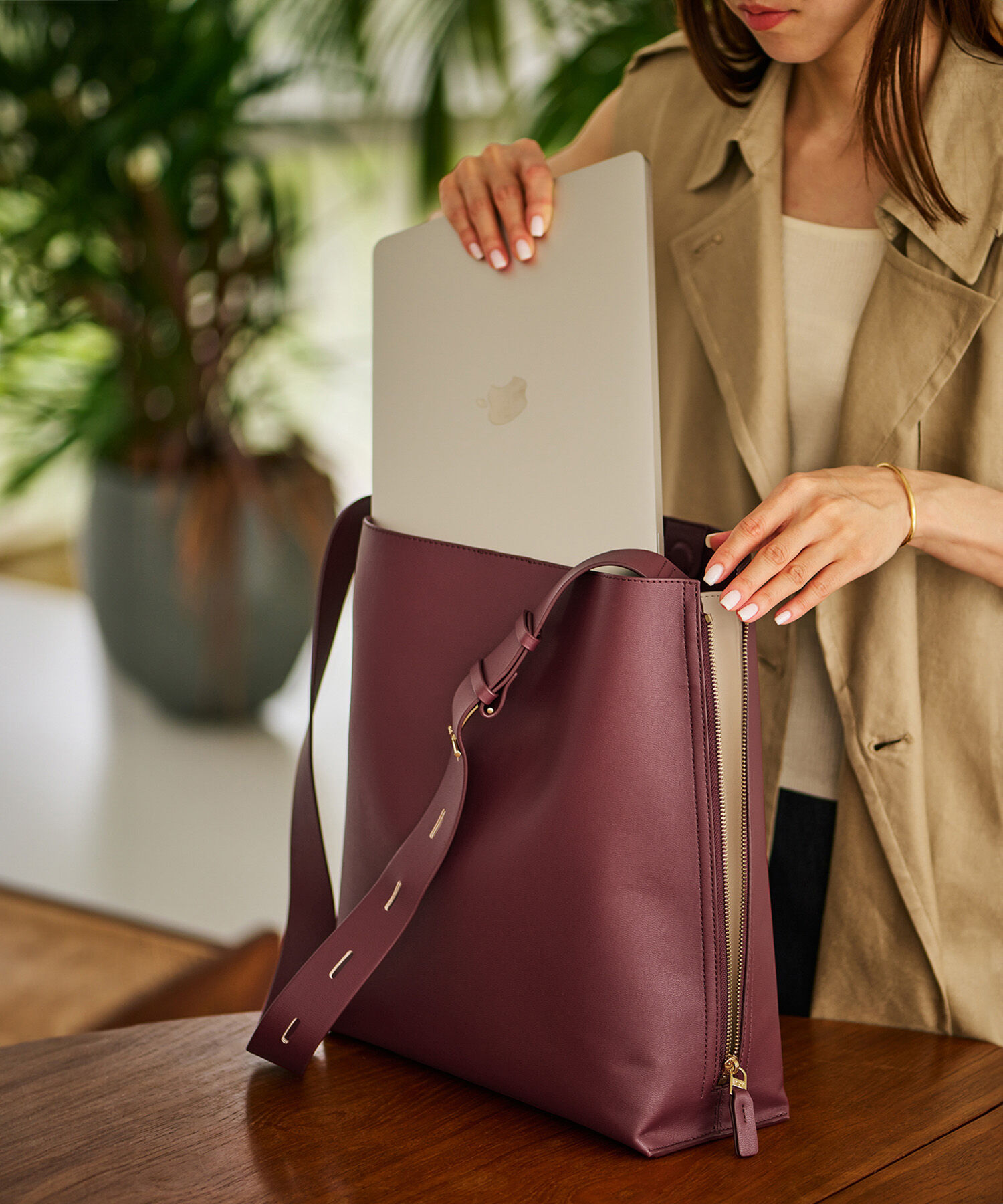 E'POR「【A4対応】【通勤】【E'POR】Y BAG Shoulder Large（サイドジップショルダーバッグ）【WEB限定/一部店舗限」|ショルダー・メッセンジャー|ワイン(66)