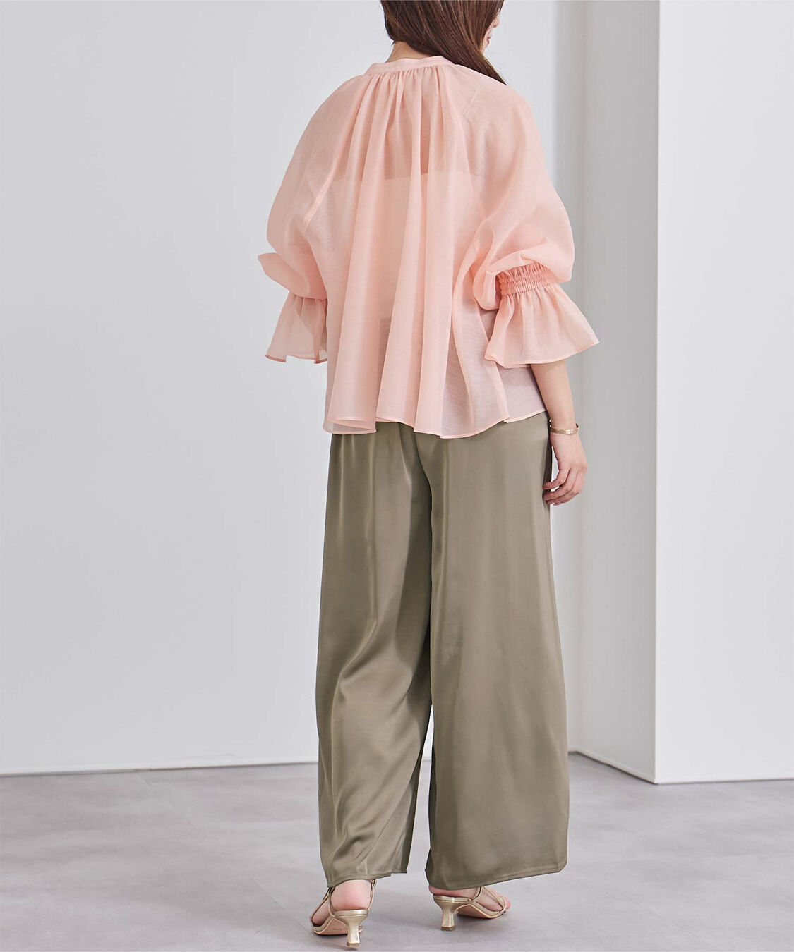 ur's「サテンイージードレープパンツ」|スラックス|