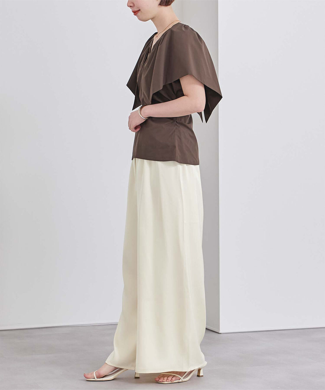 ur's「サテンイージードレープパンツ」|スラックス|