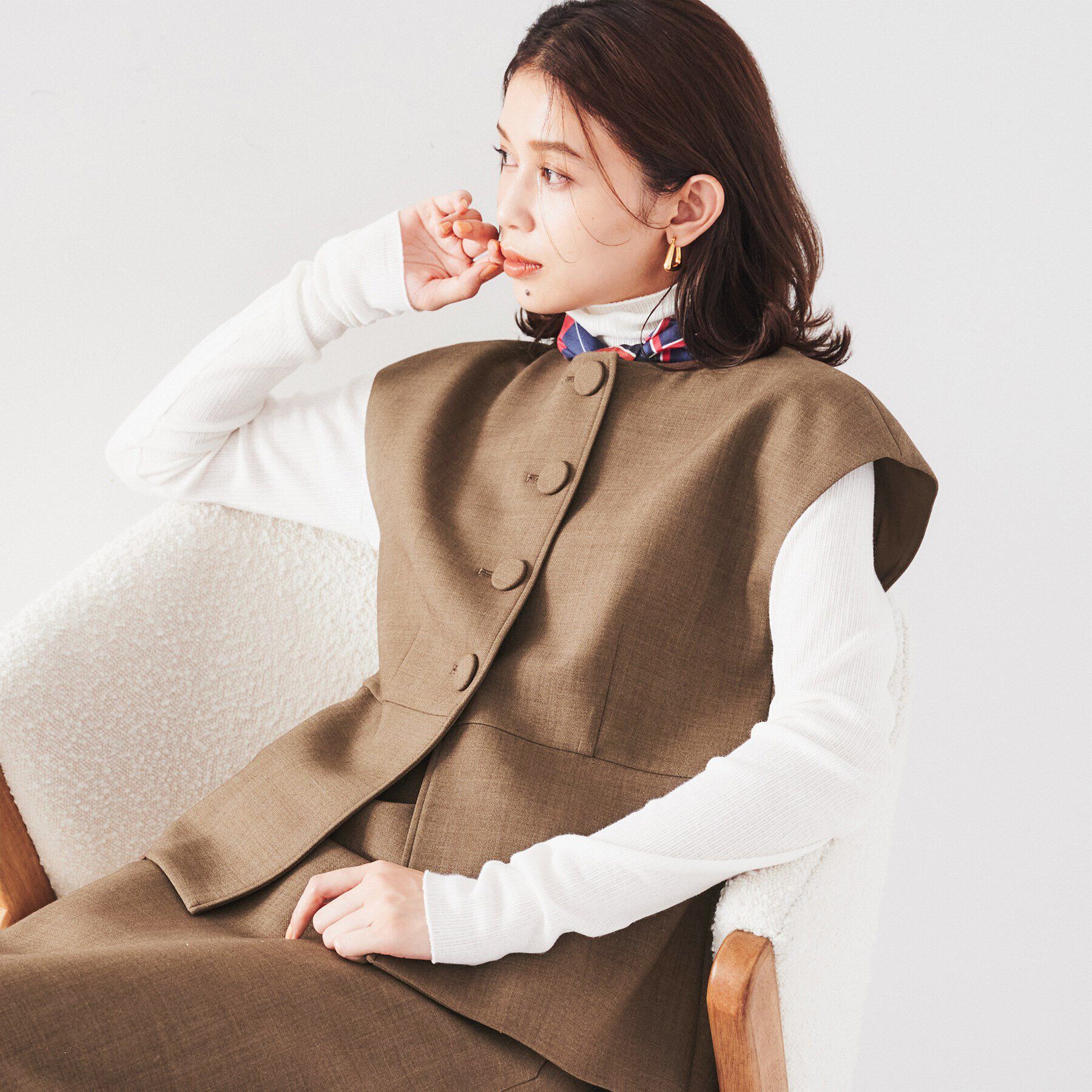 UNTITLED「【セットアップ可能/ジレとしてもオススメ！】ストレッチペプラムトップス」|シャツ・ブラウス|ブラウン(043)