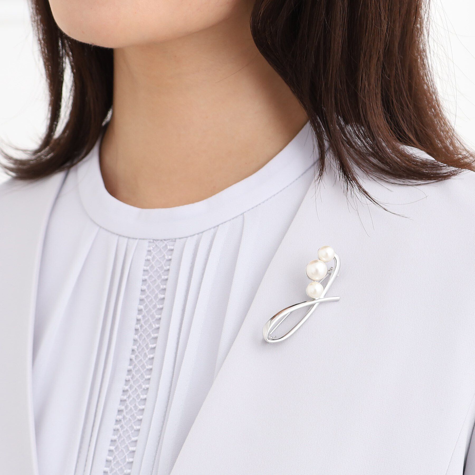 Reflect「【夏SALE／フォーマルにも使える】三粒パール調ブローチ」|ブローチ・コサージュ|