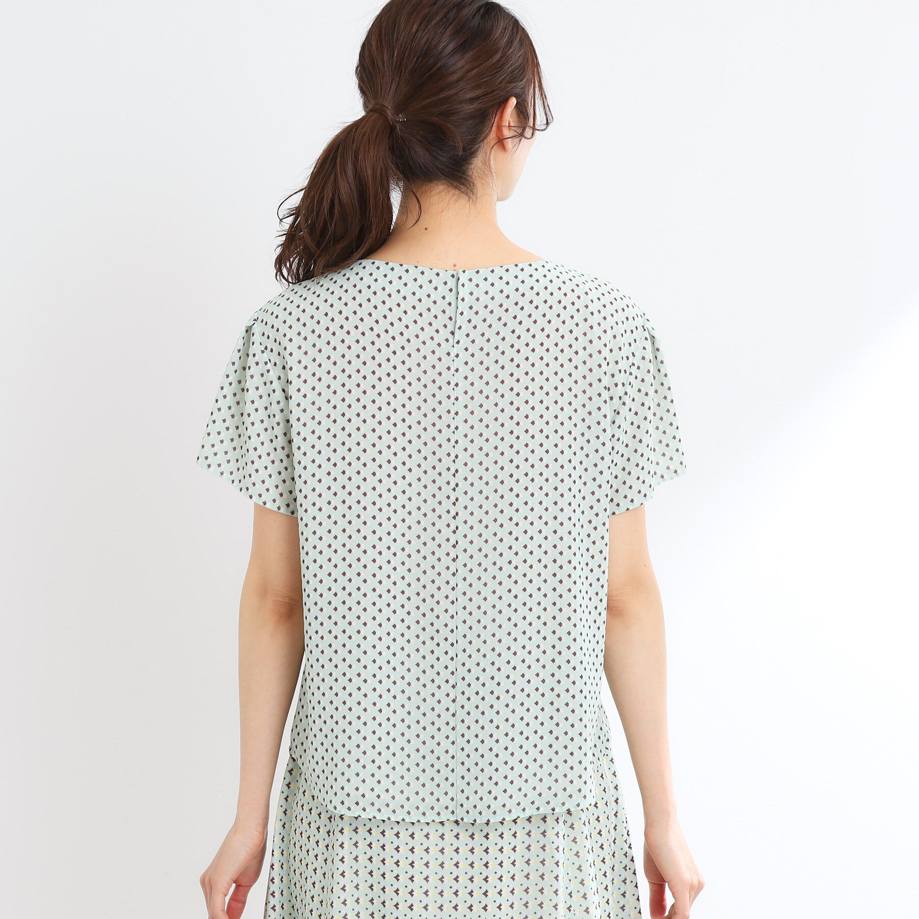 Reflect「【マシンウォッシュ可／セットアップ可】ギャザータックプリントブラウス」|シャツ・ブラウス|