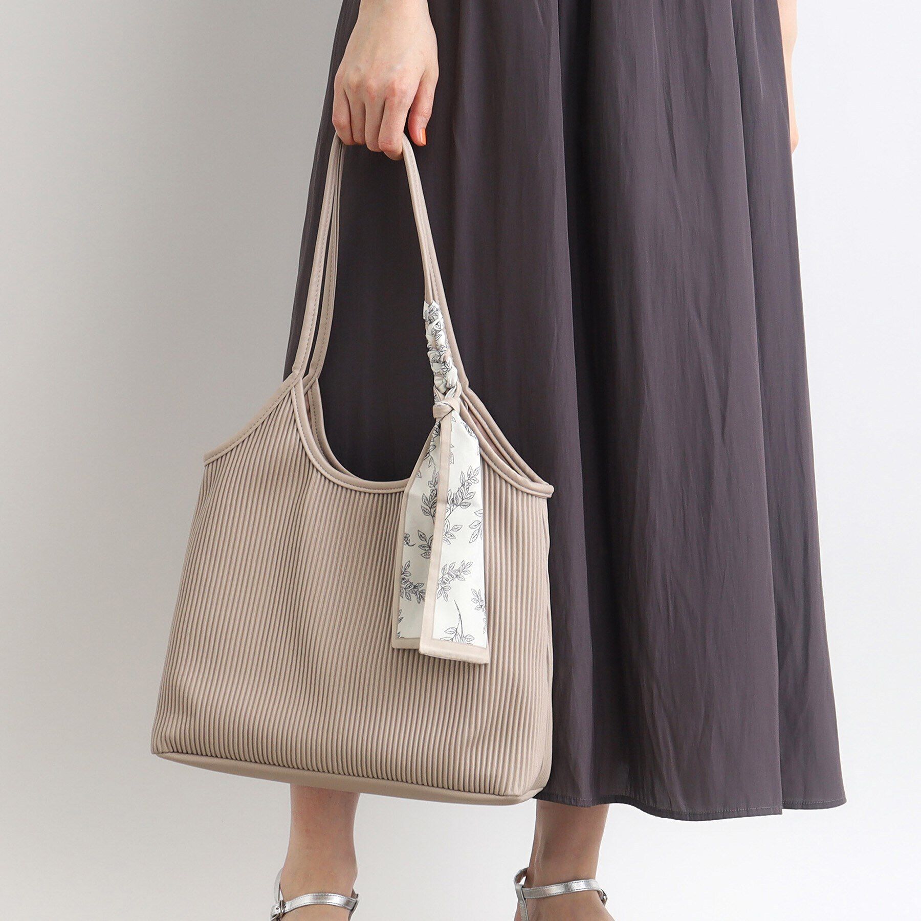 grove「プリーツスカーフトート」|トートバッグ|ライトグレー(011