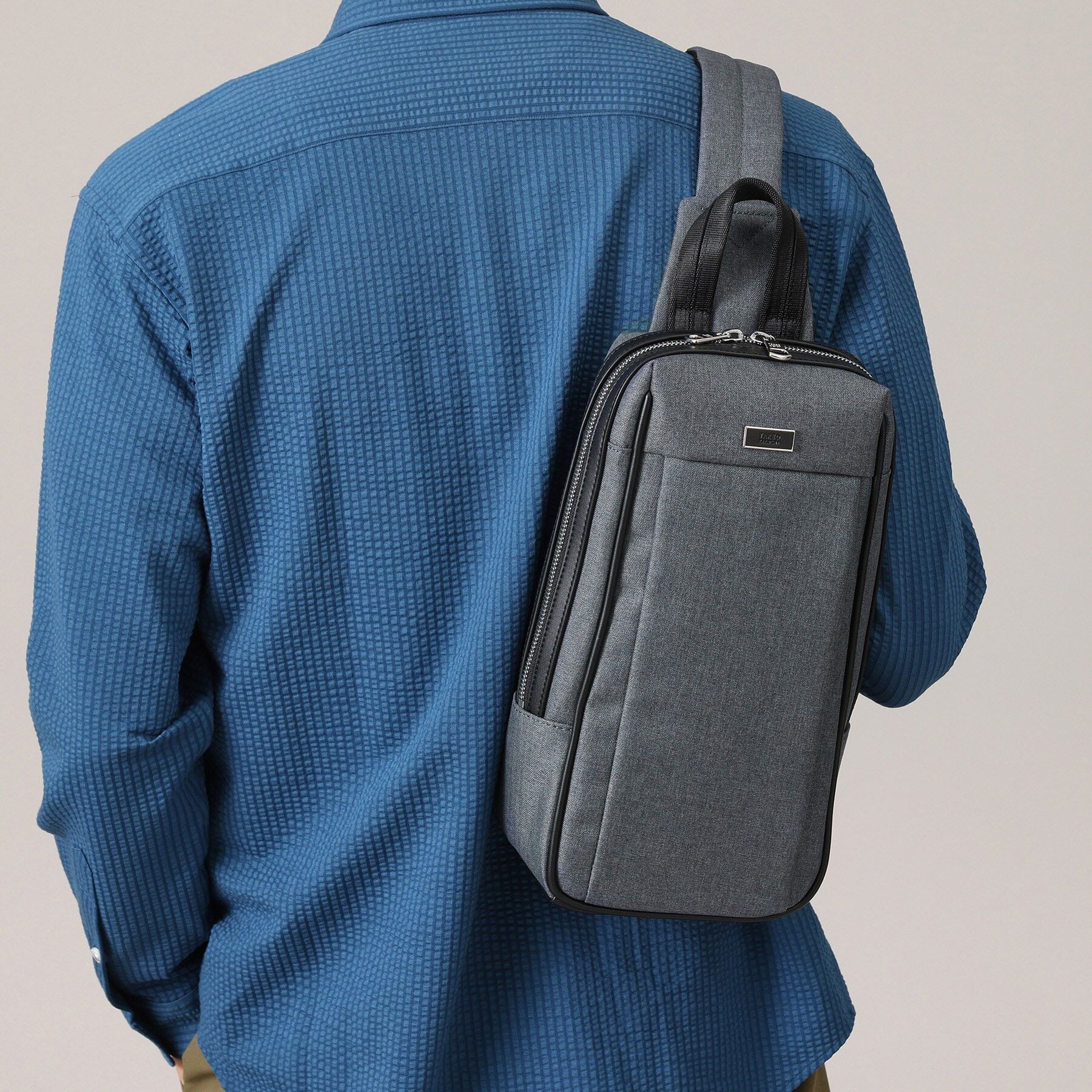 TAKEO KIKUCHI「スリム ヘリンボン ワンショルダーバッグ」|ショルダー・メッセンジャー|チャコールグレー(0