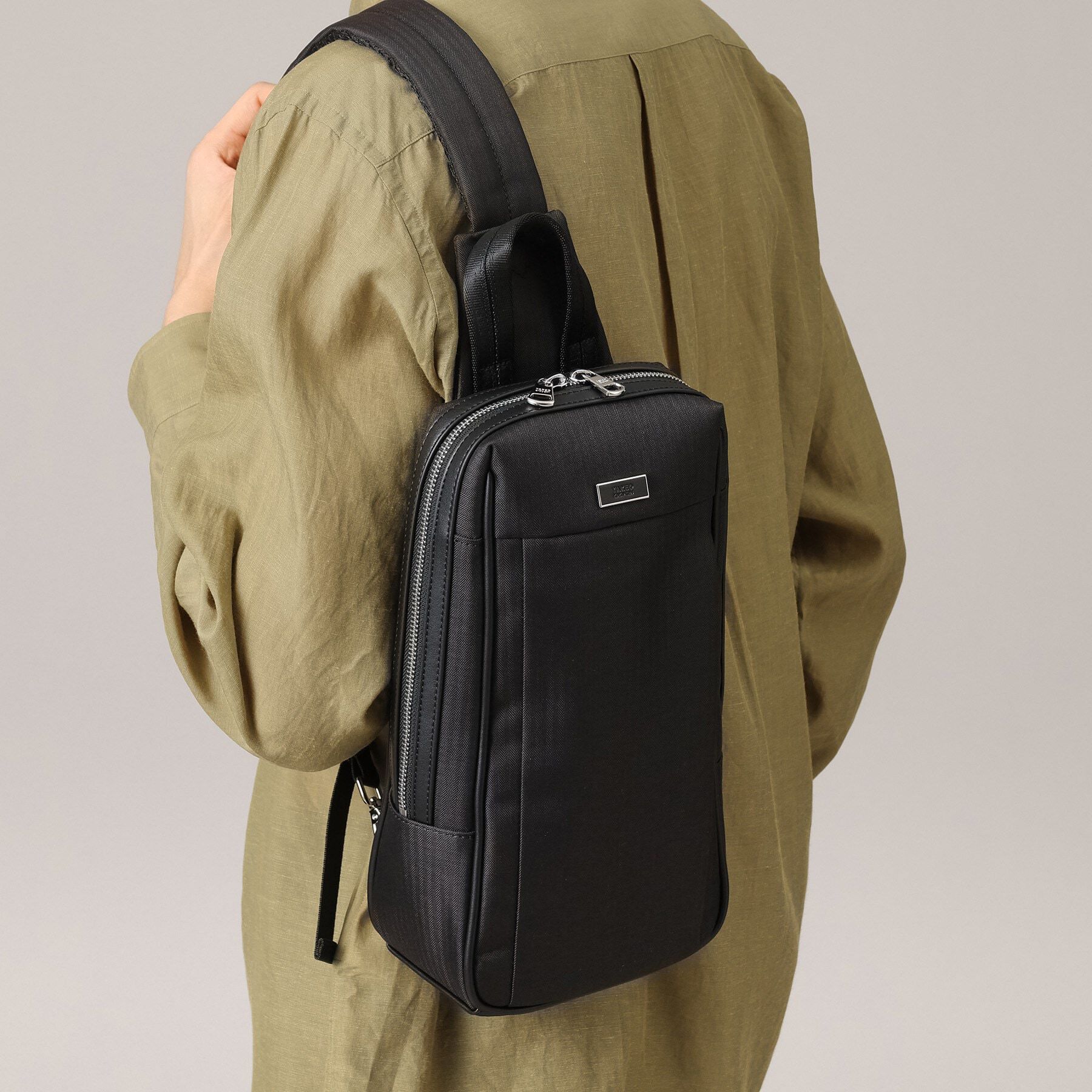 TAKEO KIKUCHI「スリム ヘリンボン ワンショルダーバッグ」|ショルダー・メッセンジャー|ブラック(019)